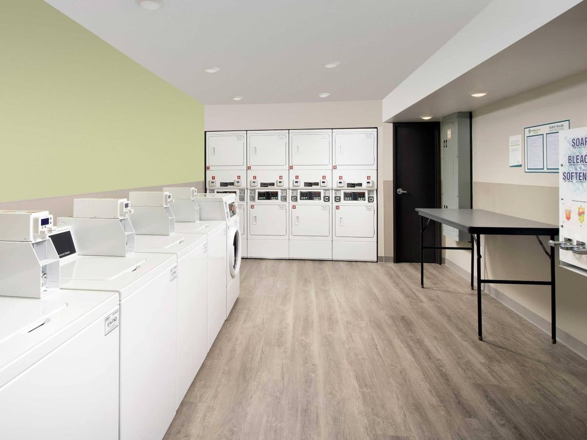 WoodSpring Suites Petersburg near Fort Lee interior in Srmc Heliport — gallery photo 2