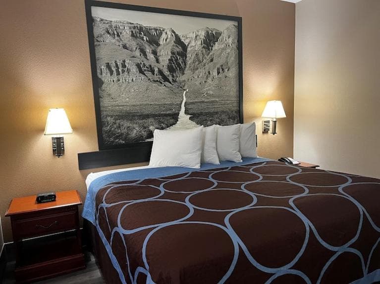 Hotel Piney Woods property views in Huntsville, TX — gallery photo 3