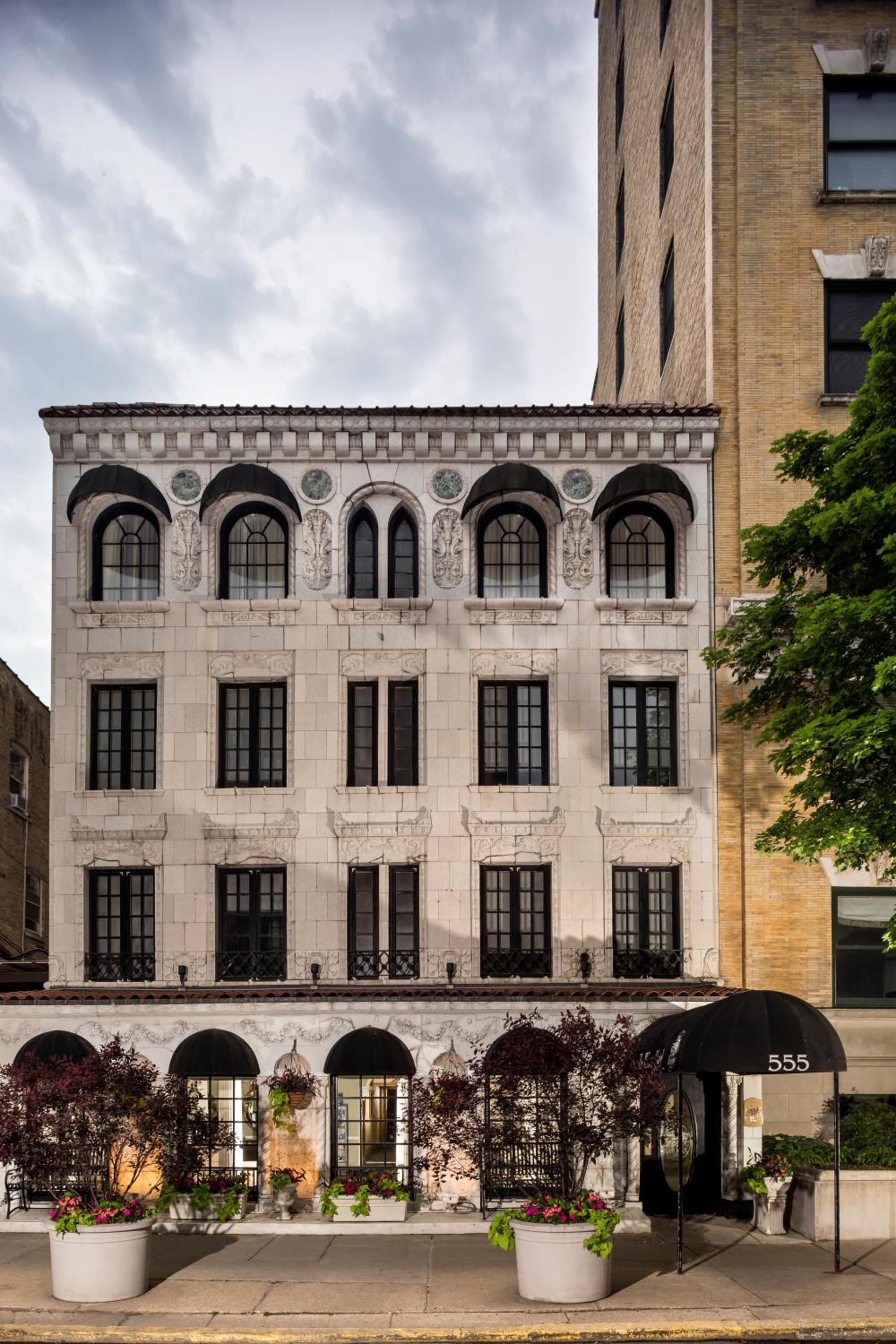 The Willows Hotel gallery photo in Chicago, IL — image 11
