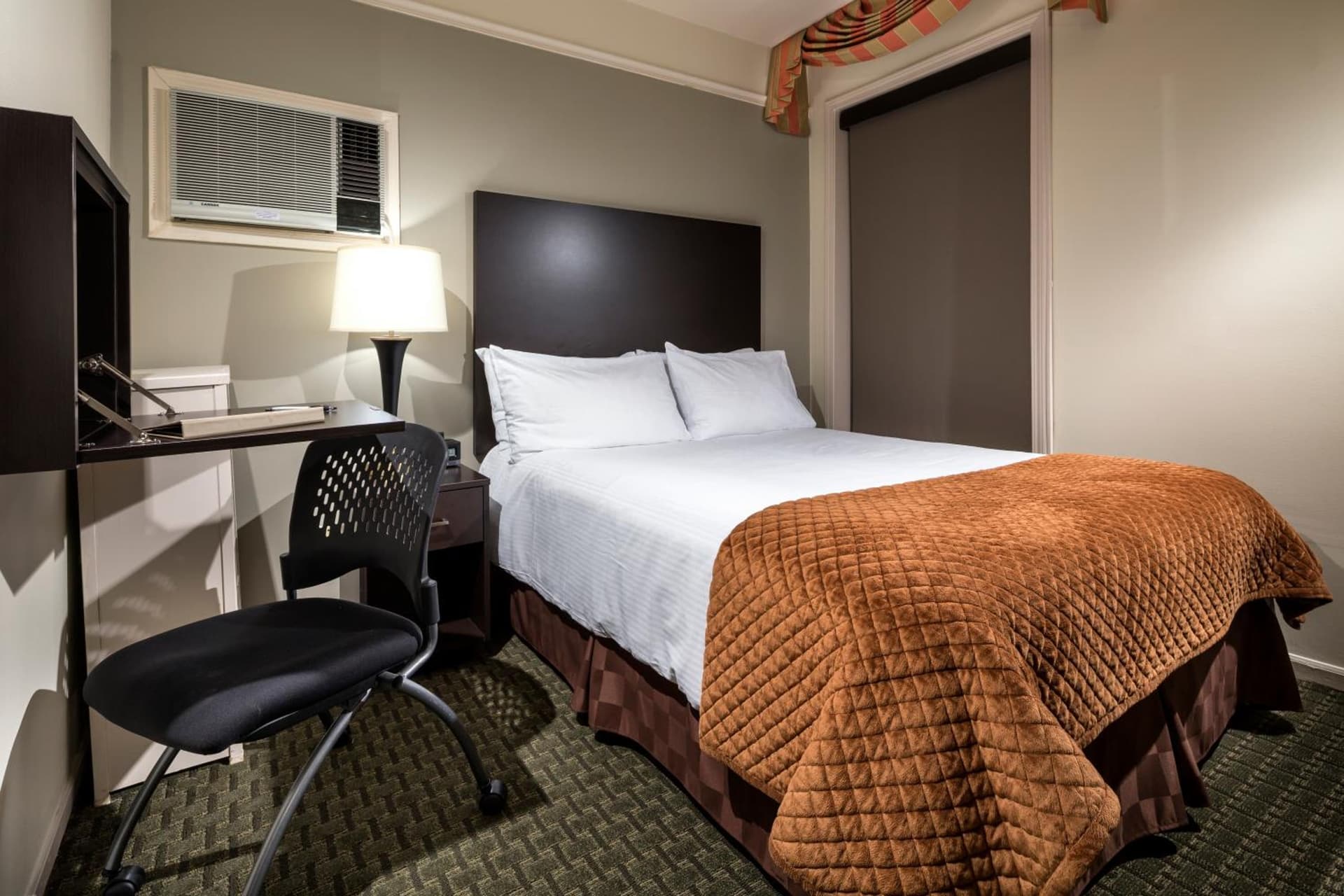 The Willows Hotel gallery photo in Chicago, IL — image 16