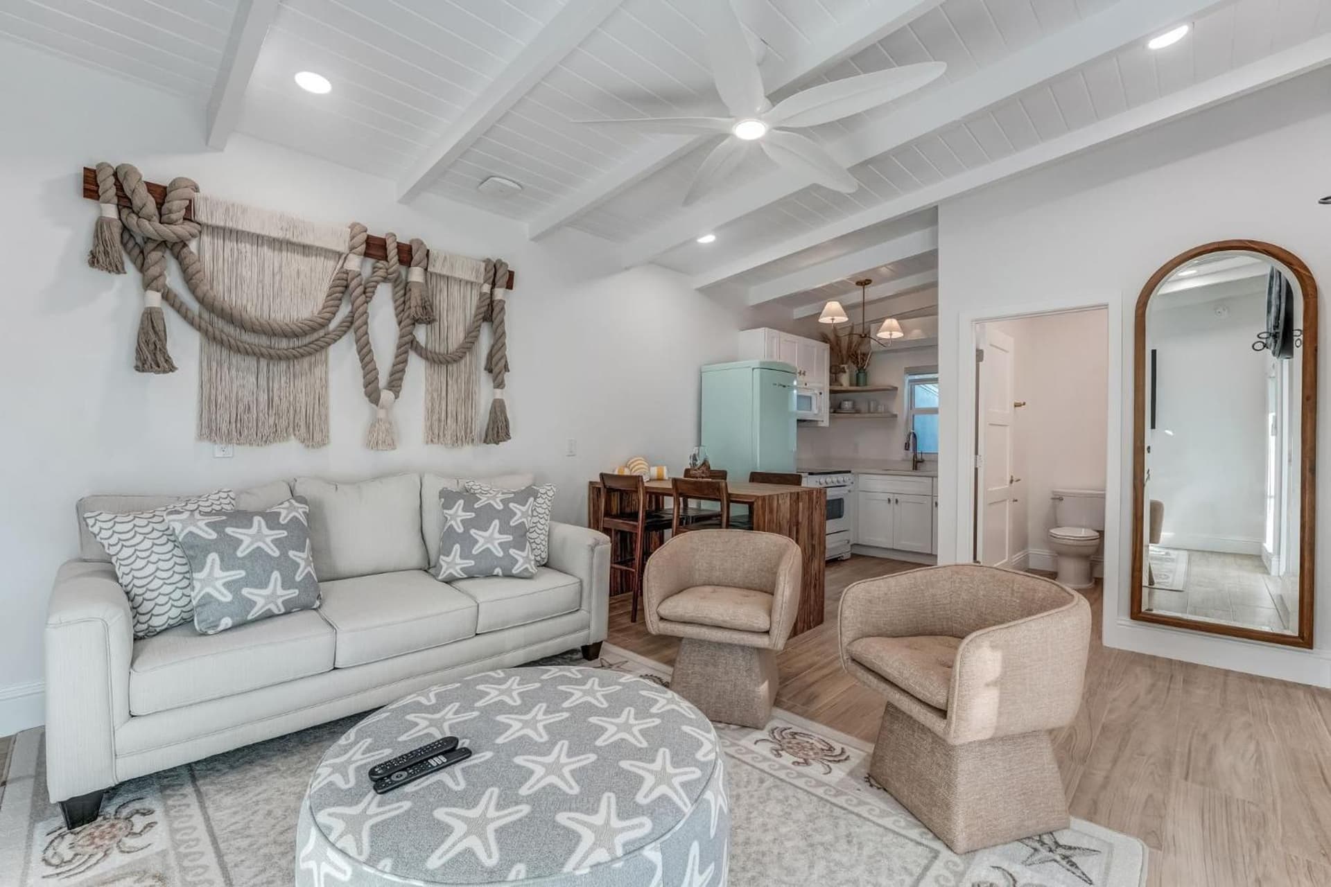 Anchor Inn & Cottages featured exterior or lobby in Sanibel, FL — similar hotel