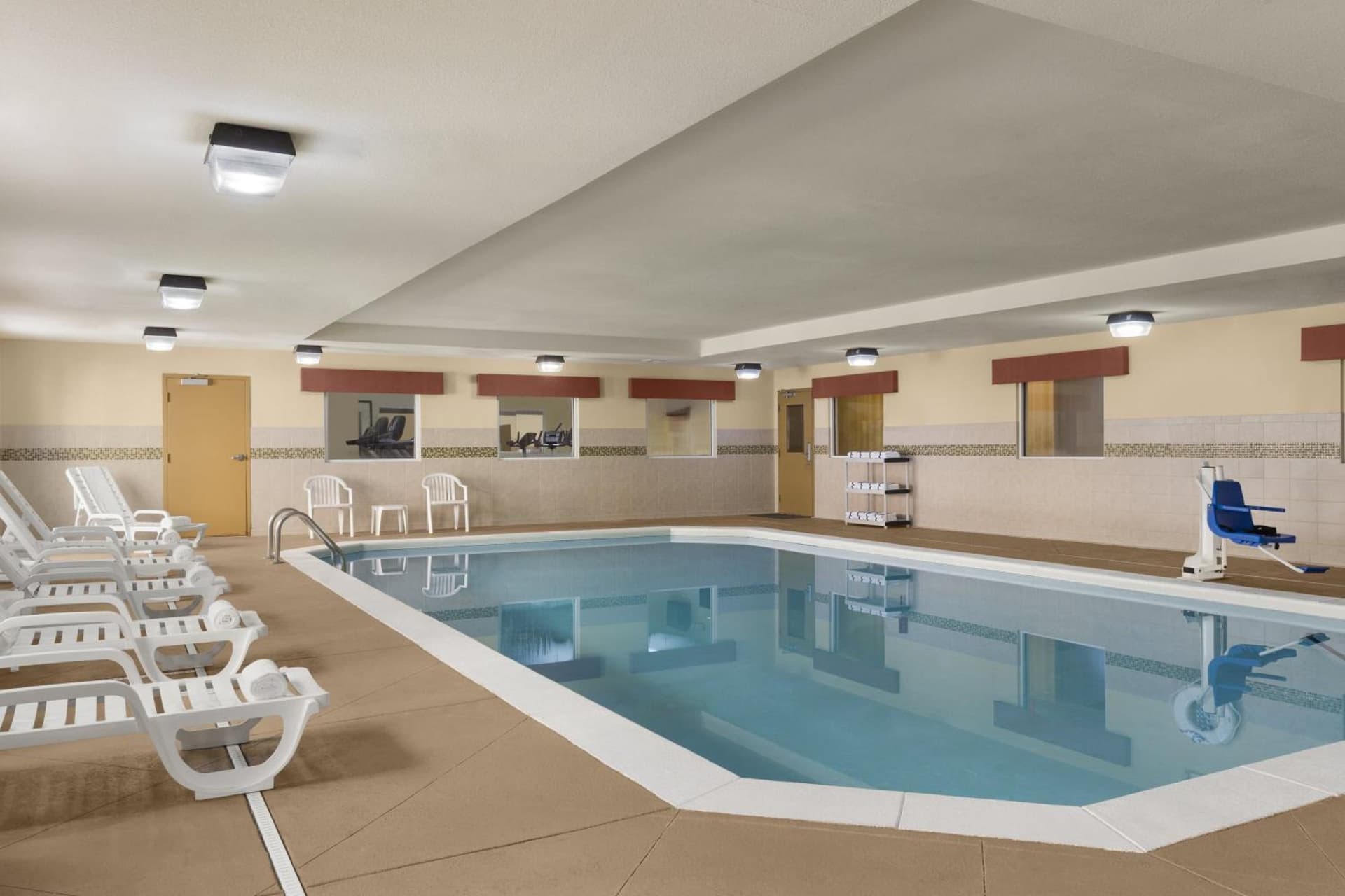 Country Inn & Suites by Radisson, Macon North, GA exterior or lobby in Macon, GA — main listing photo