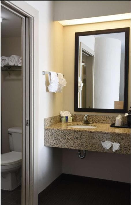 Sky Harbor Airport Inn property views in Phoenix, AZ — gallery photo 3