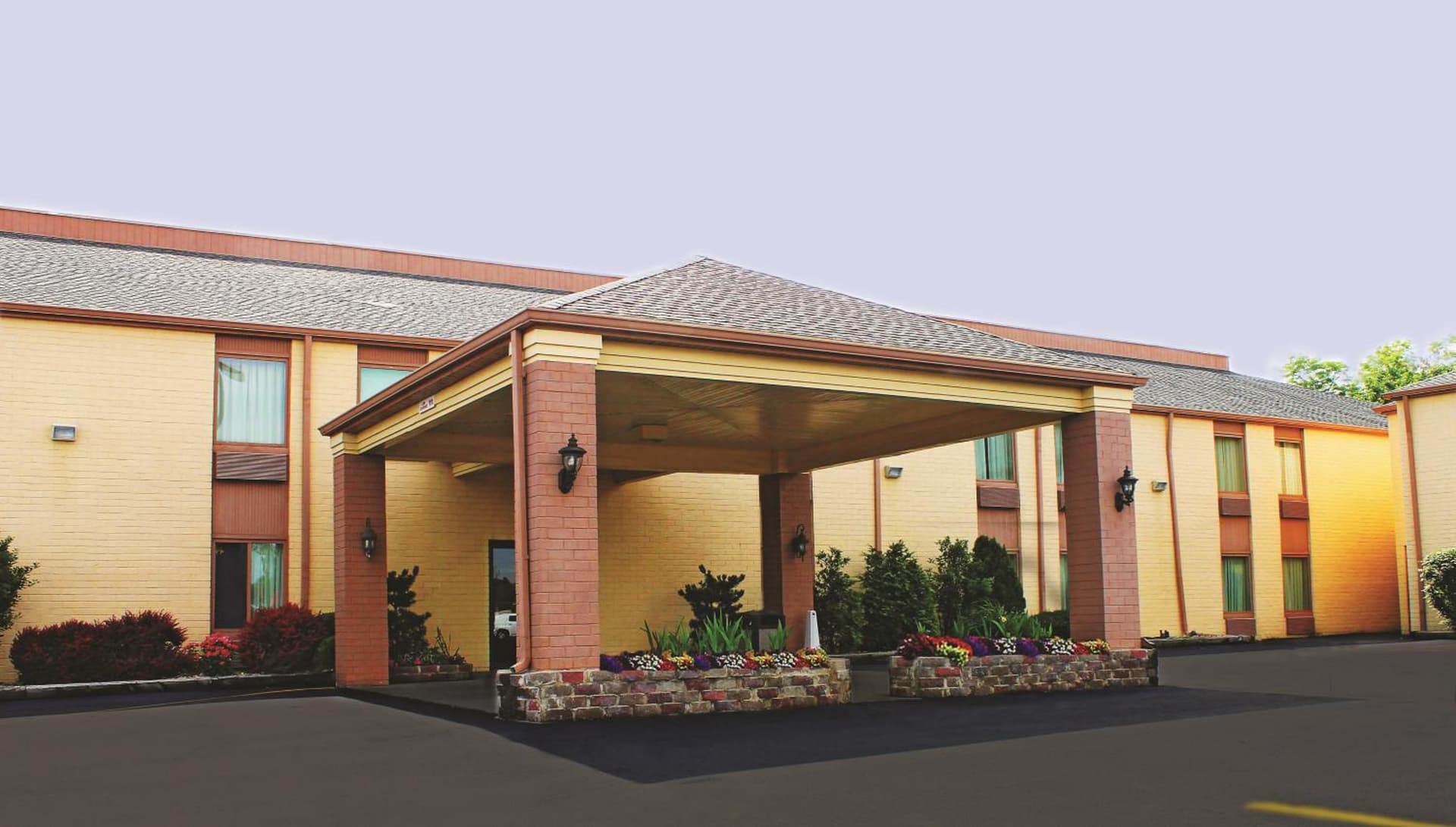 Days Inn & Suites by Wyndham Bloomington/Normal IL gallery photo in Bloomington, IL — image 32