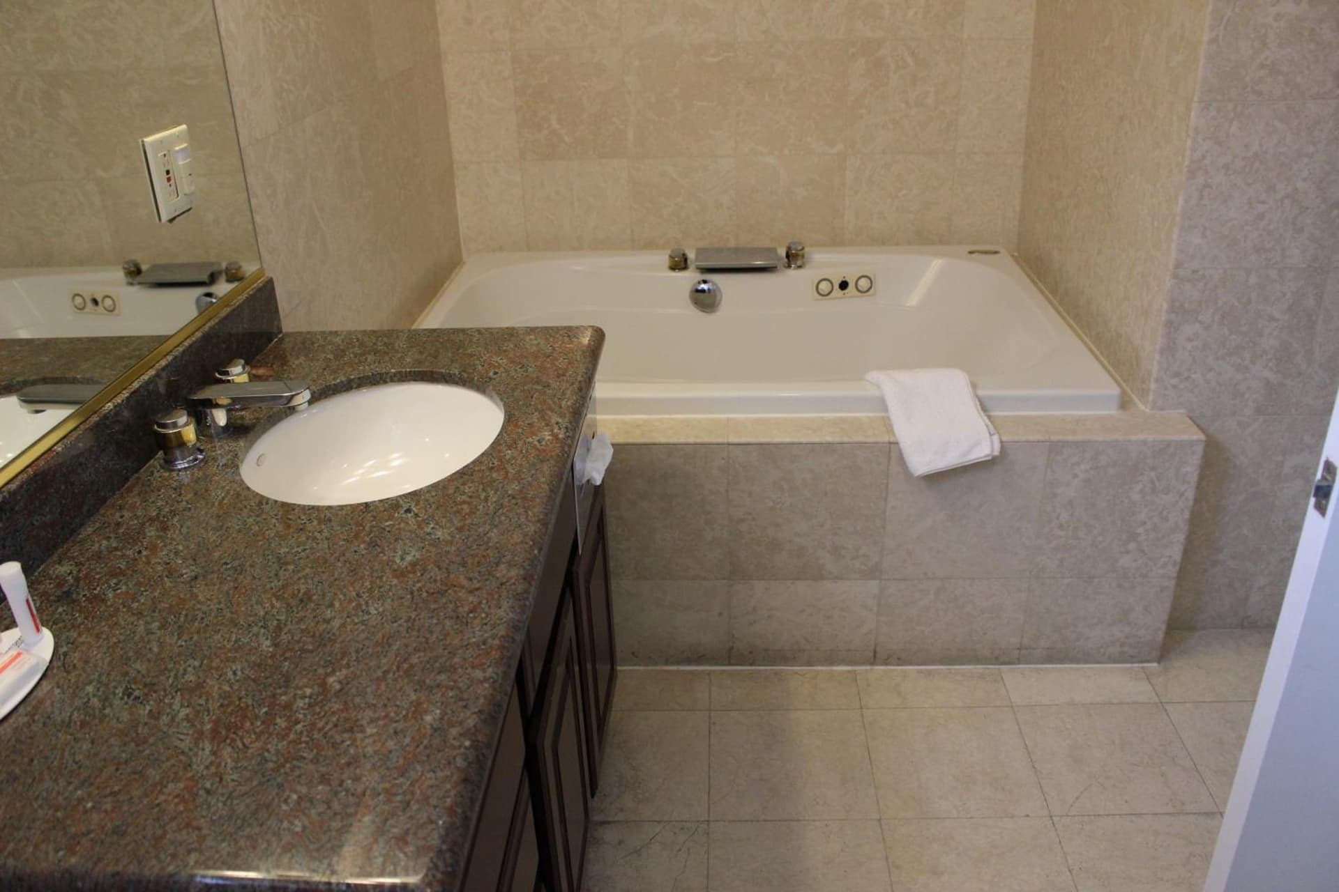 Days Inn & Suites by Wyndham Sunnyvale gallery photo in Sunnyvale, CA — image 23