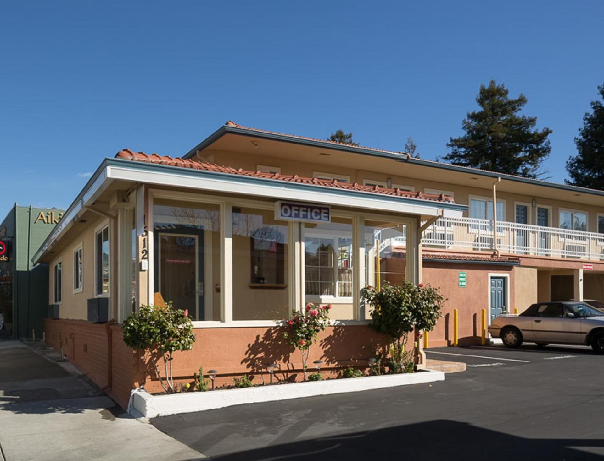 Howard Johnson By Wyndham Berkeley gallery photo in Berkeley, CA — image 23