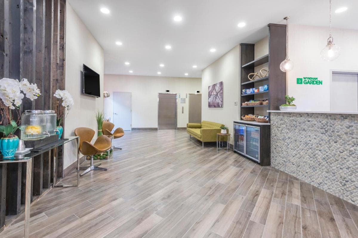 Wyndham Garden LaGuardia South interior in Queens, NY — gallery photo 2