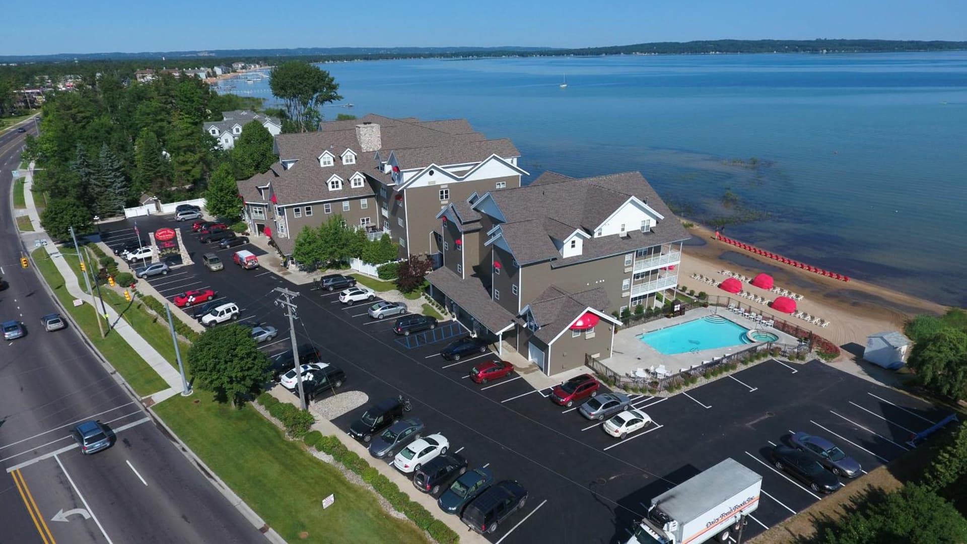 Cherry Tree Inn & Suites interior in Traverse City, MI — gallery photo 2