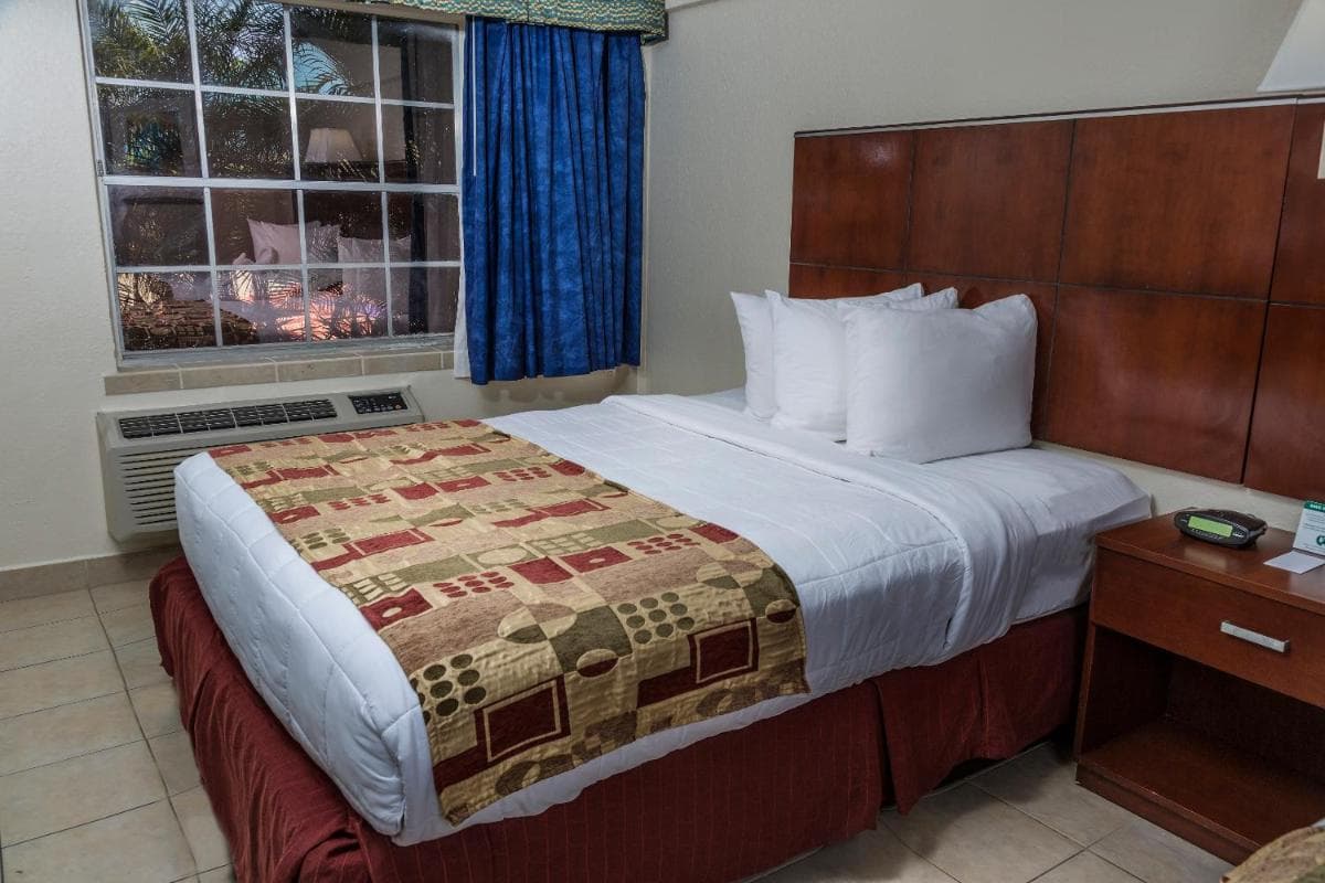 Flamingo Express Hotel gallery photo in Kissimmee, FL — image 4