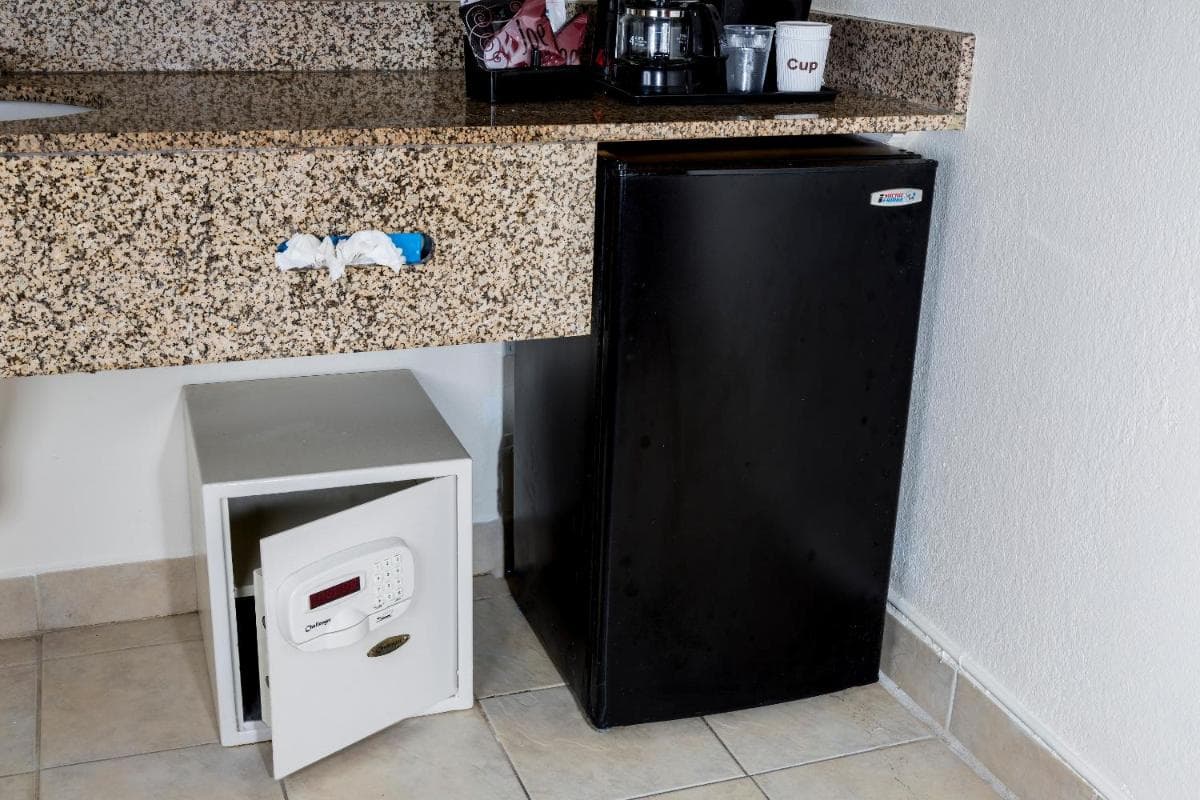 Flamingo Express Hotel gallery photo in Kissimmee, FL — image 9