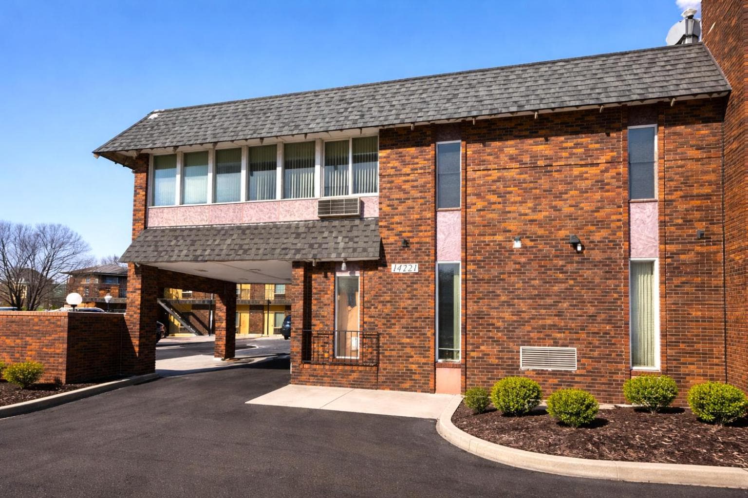 The Queen B Motel, Detroit-Warren — hotel in Warren, Michigan
