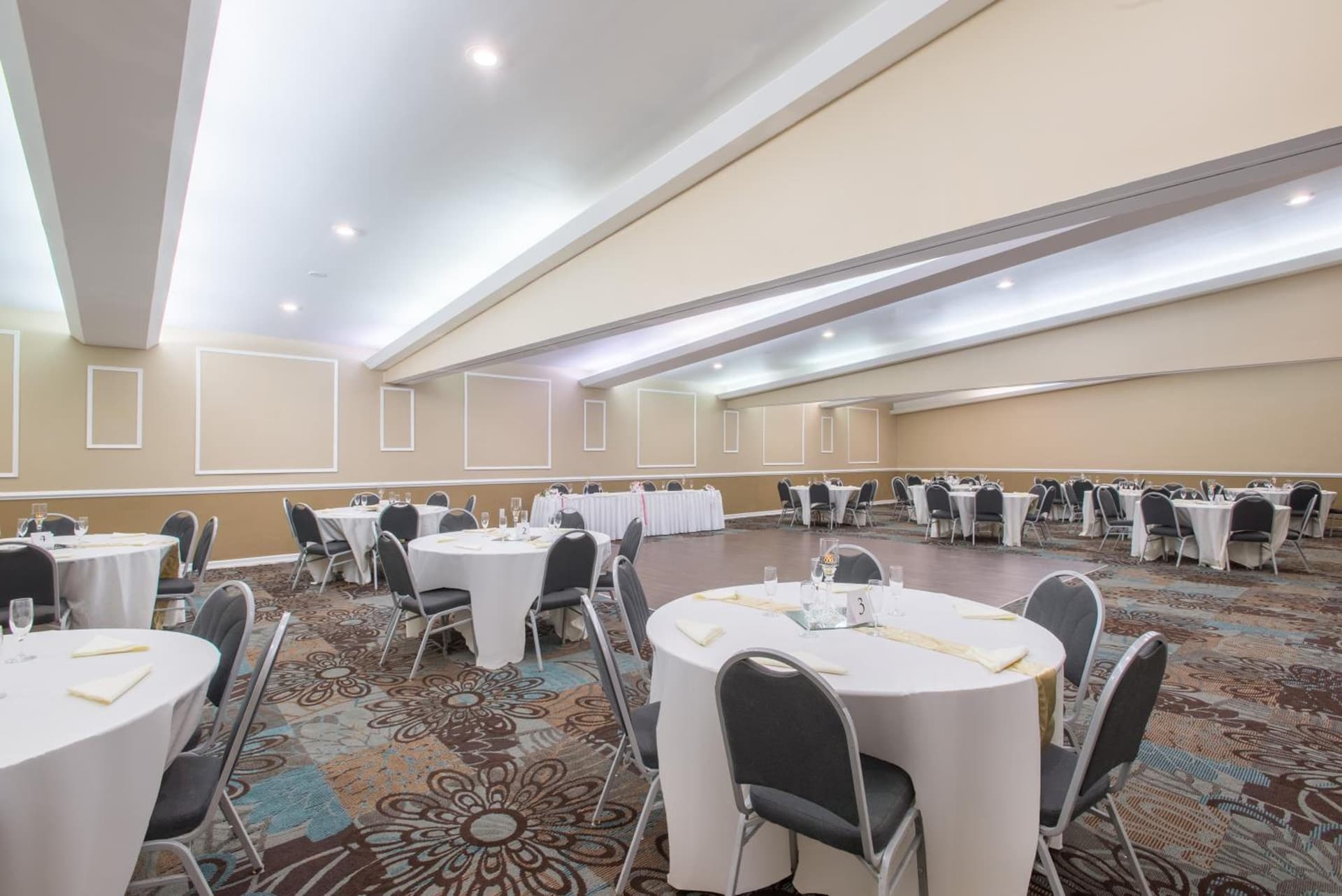 Ramada by Wyndham Allentown Bethlehem gallery photo in Allentown, PA — image 4