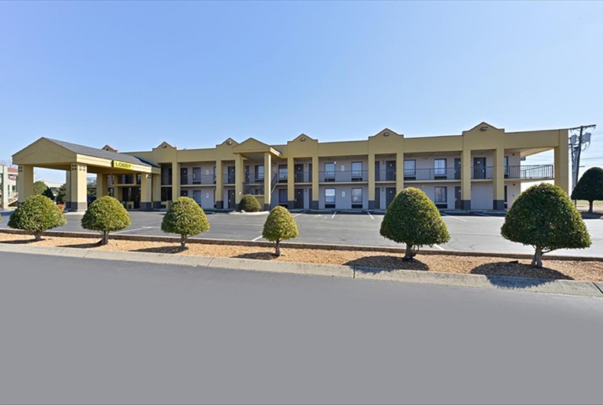 Super 8 by Wyndham Clarksville Northeast interior in Clarksville, TN — gallery photo 2