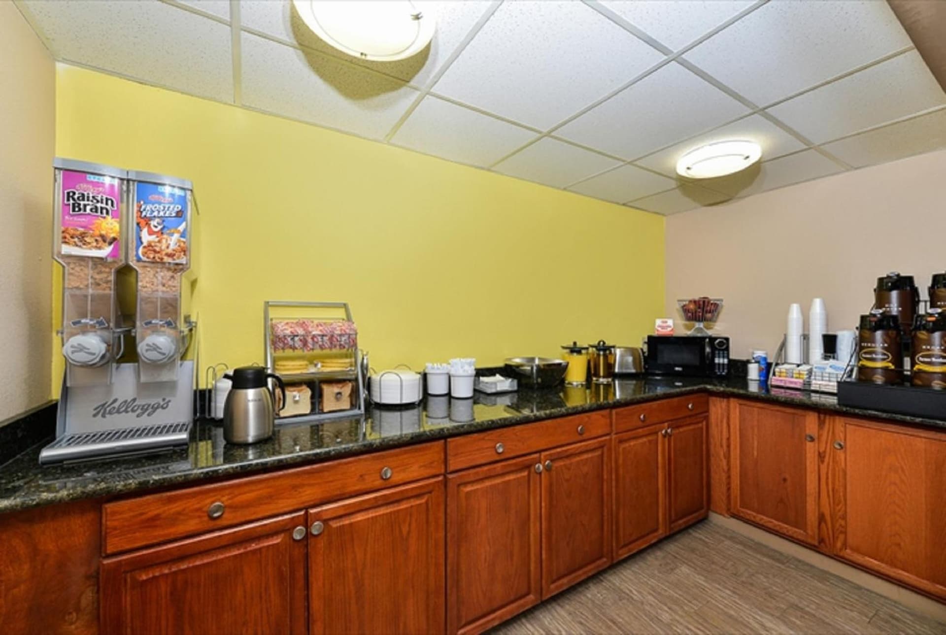 Super 8 by Wyndham Clarksville Northeast gallery photo in Clarksville, TN — image 24