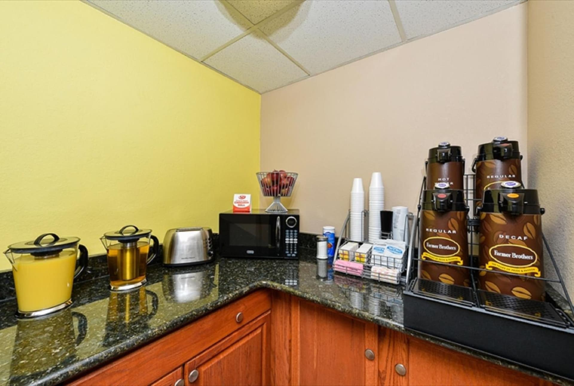 Super 8 by Wyndham Clarksville Northeast gallery photo in Clarksville, TN — image 12