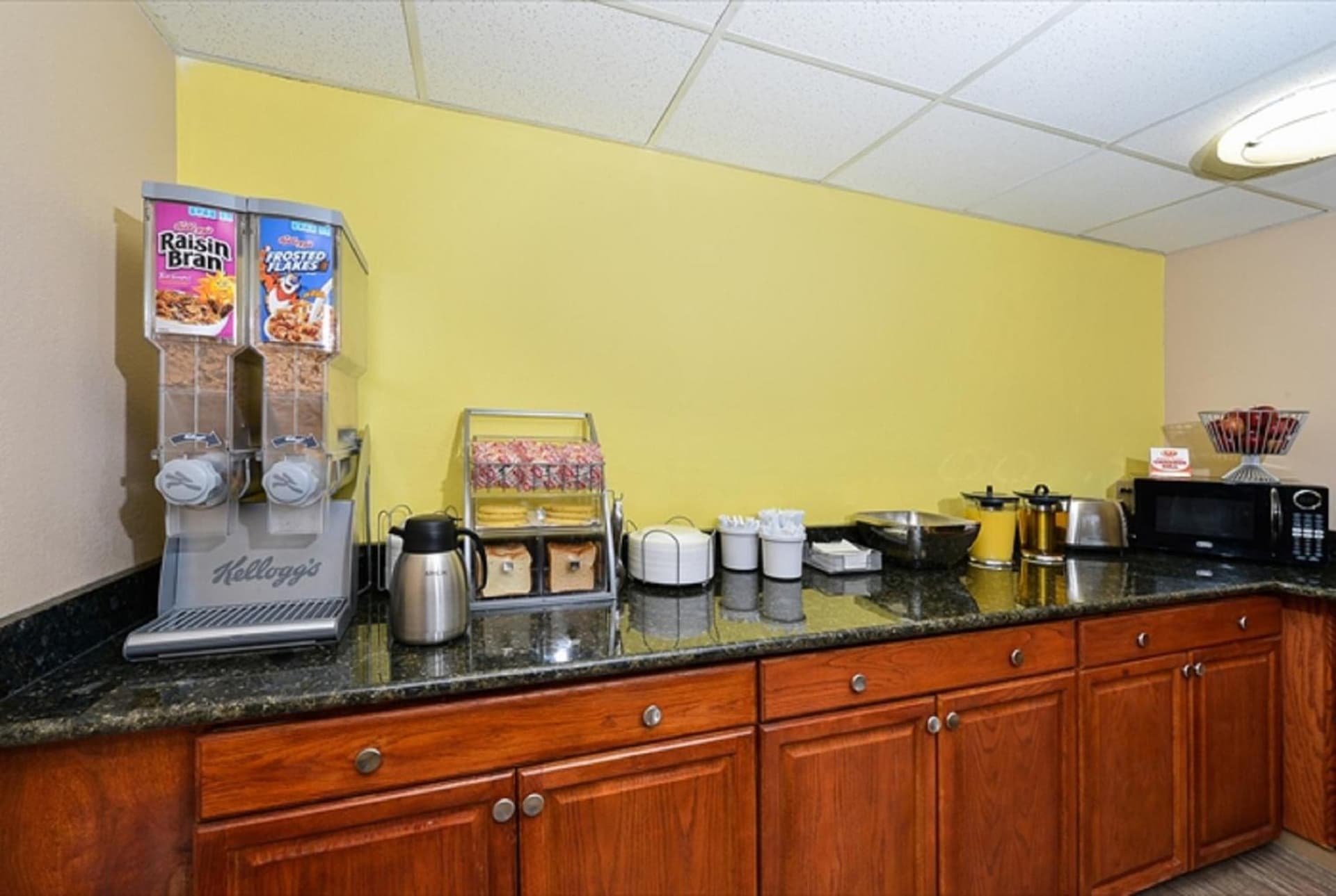 Super 8 by Wyndham Clarksville Northeast gallery photo in Clarksville, TN — image 4