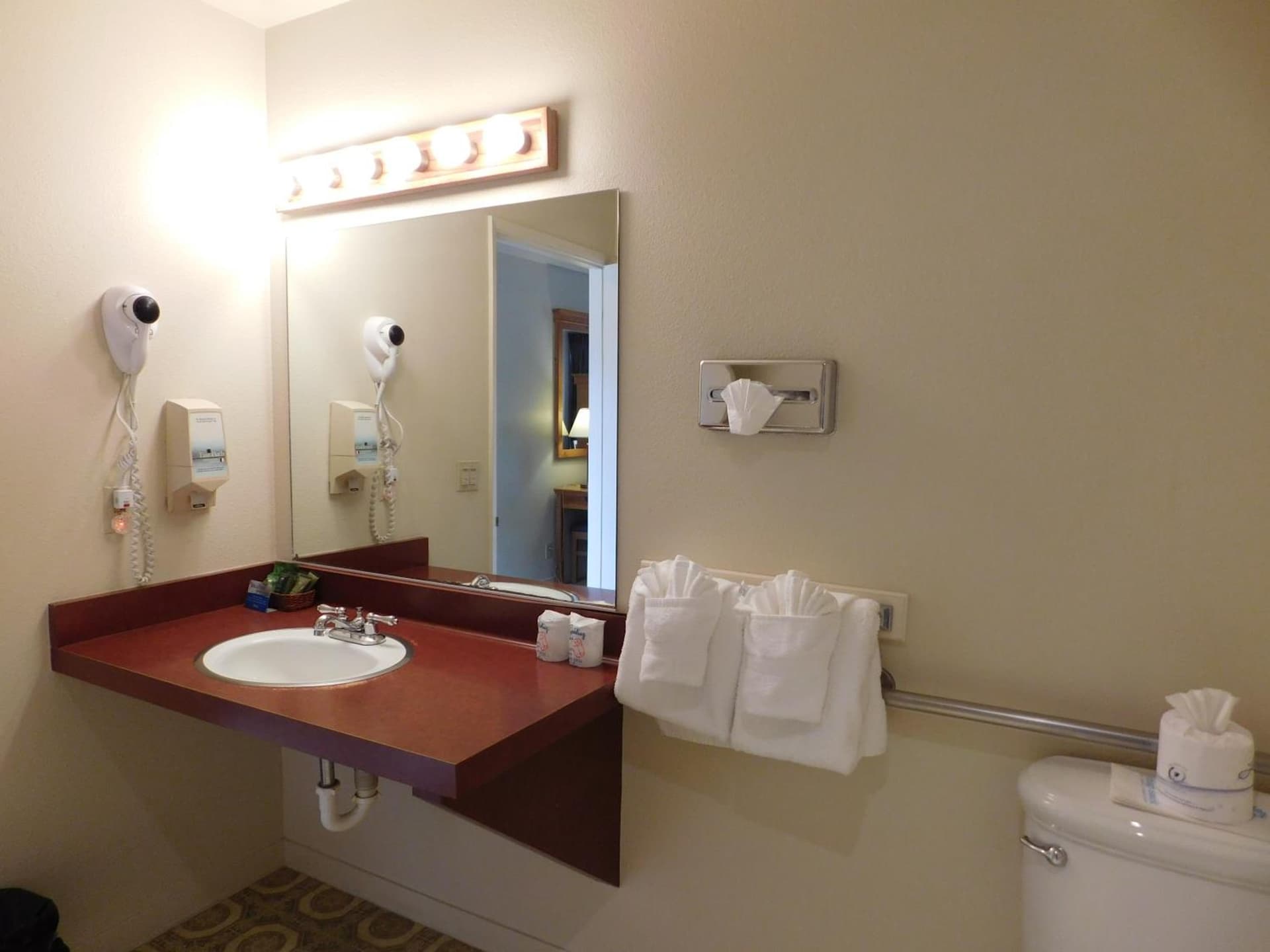 Pacific Gardens Inn gallery photo in Pacific Grove, CA — image 6