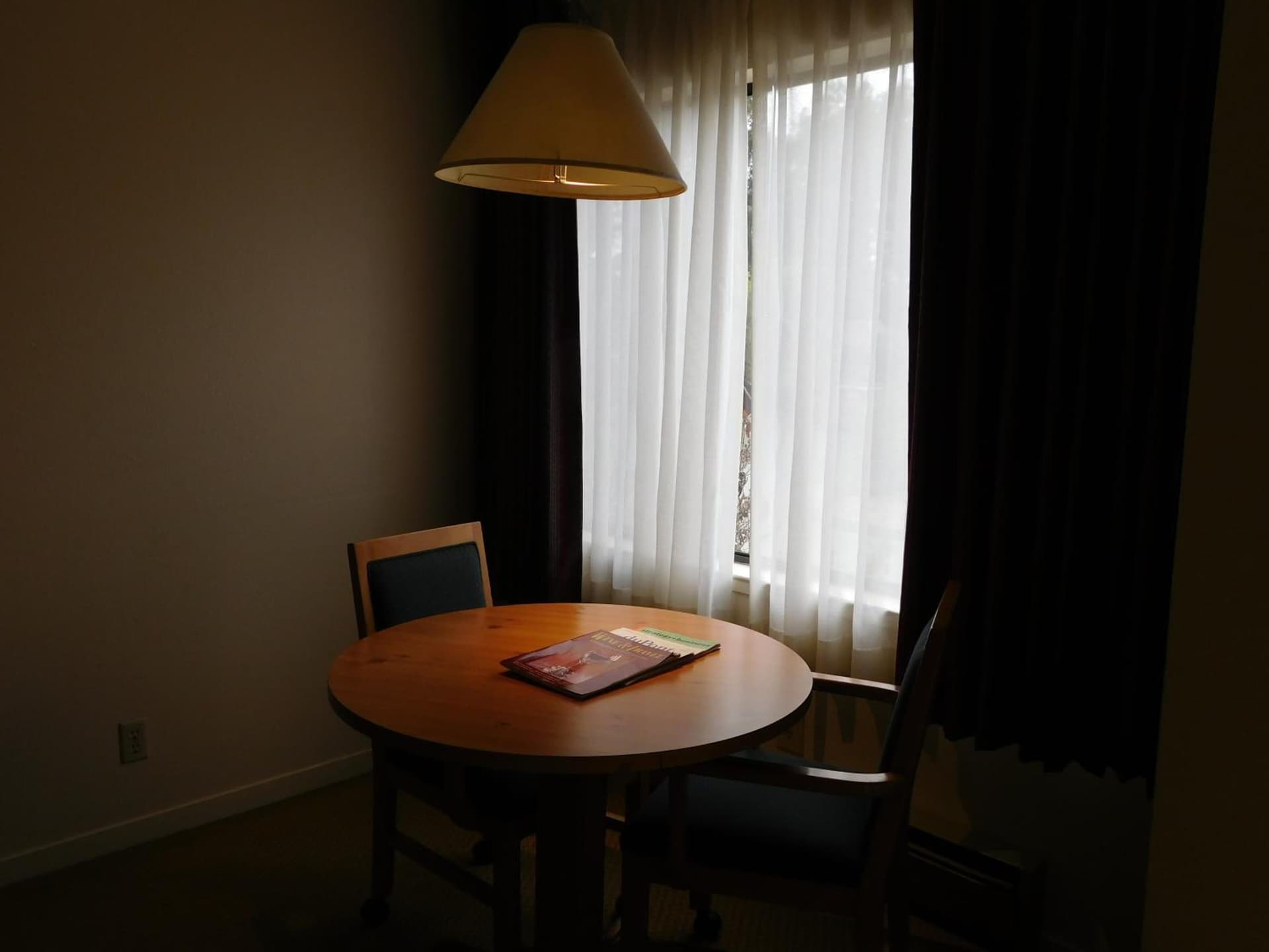 Pacific Gardens Inn interior in Pacific Grove, CA — gallery photo 2