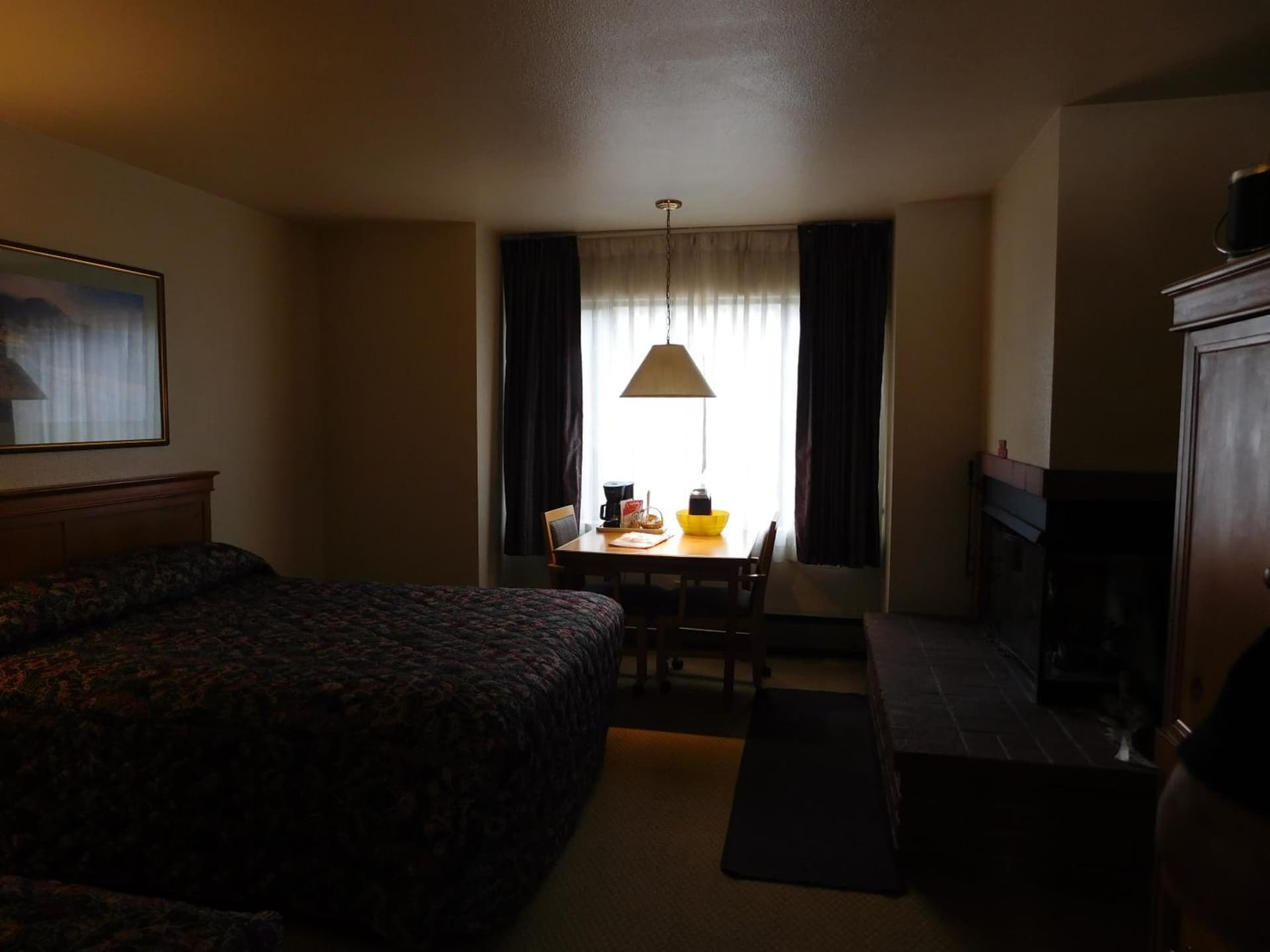 Pacific Gardens Inn interior in Pacific Grove, CA — gallery photo 2