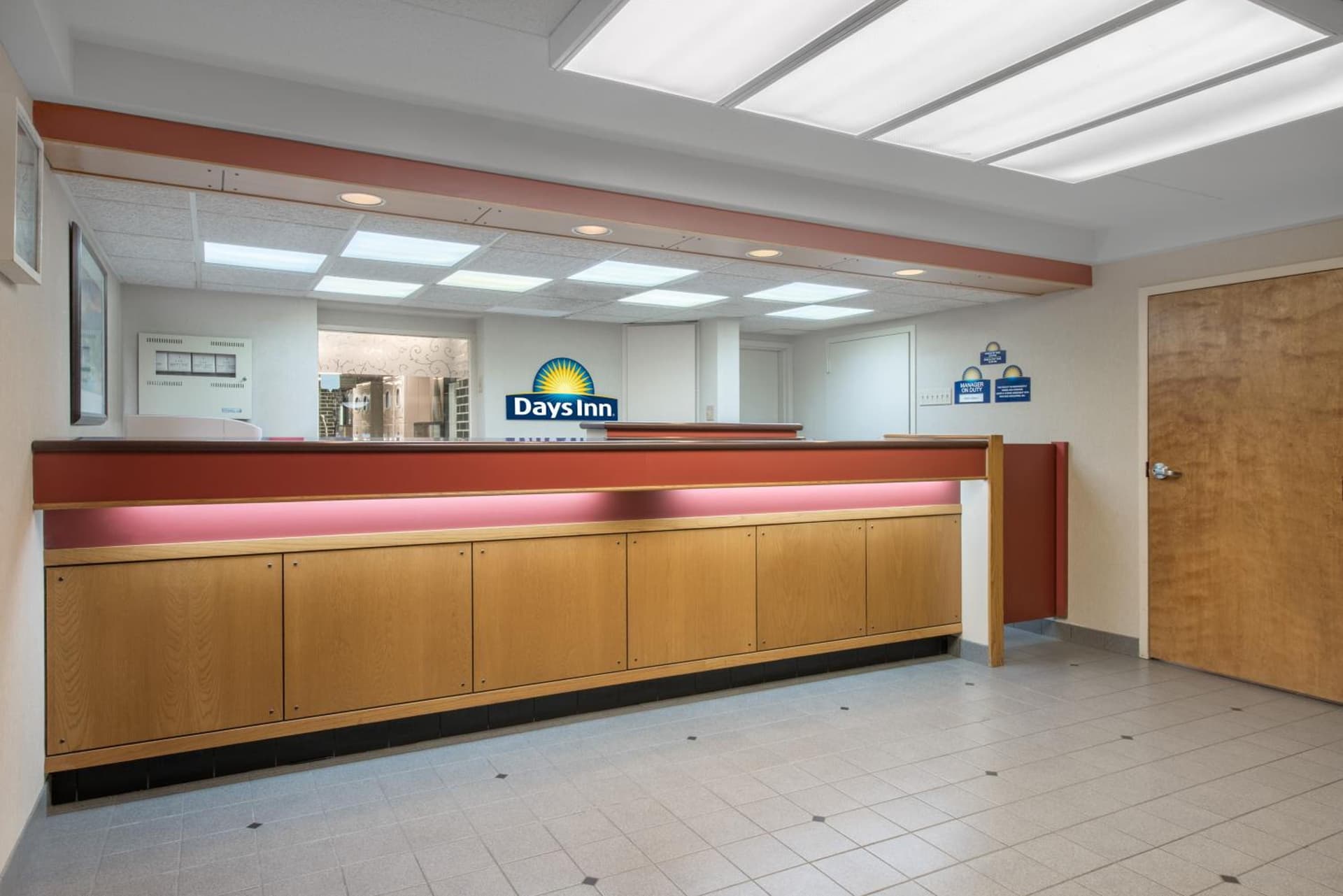 Days Inn by Wyndham Harrisburg North interior in Harrisburg, PA — gallery photo 2