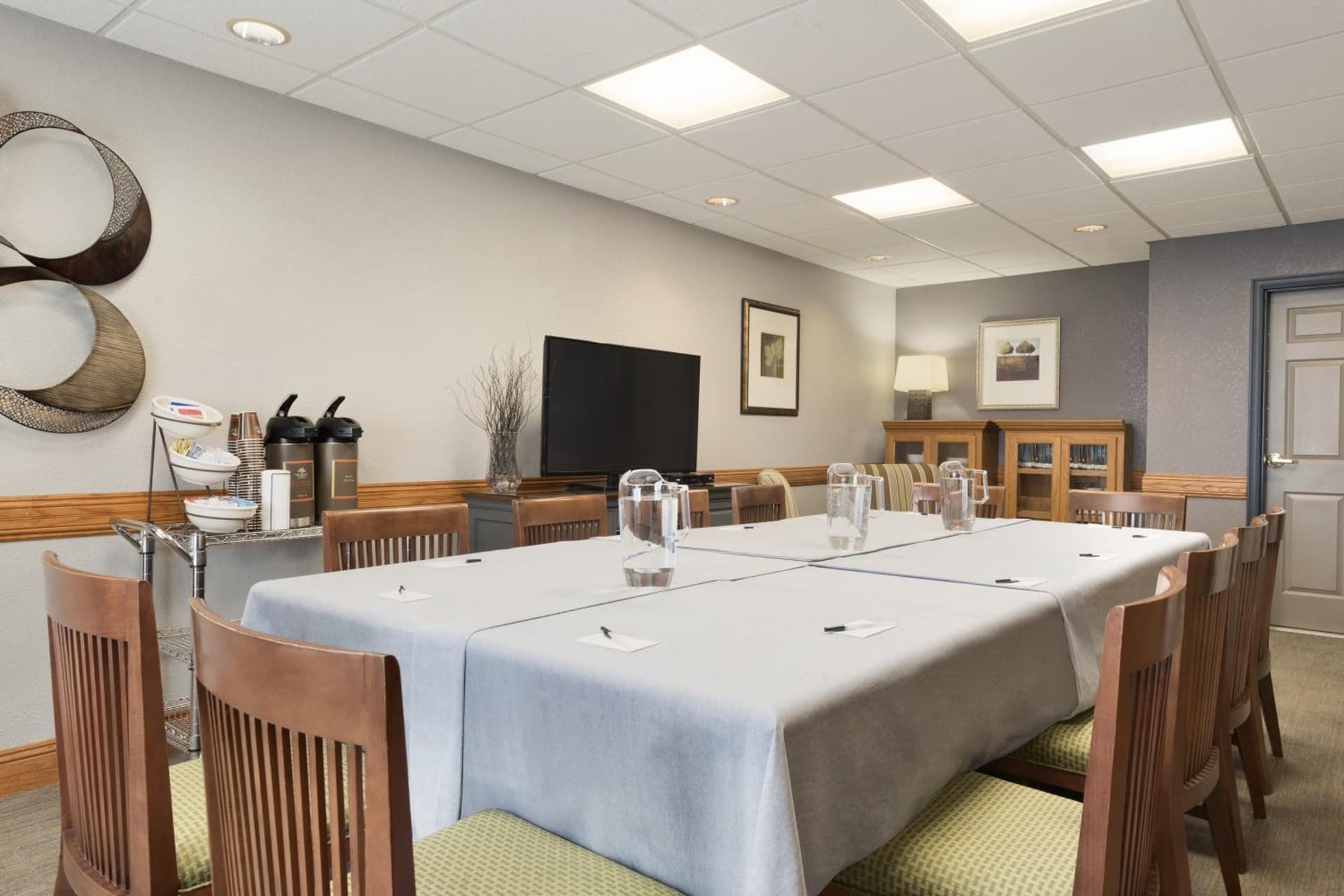 Country Inn & Suites by Radisson, Minneapolis-Shakopee featured exterior or lobby in Shakopee, MN — similar hotel