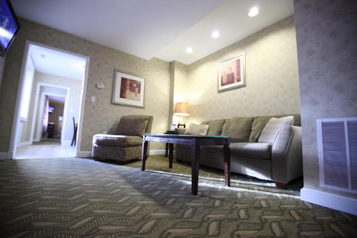 The Island House Hotel gallery photo in Port Clinton, OH — image 16