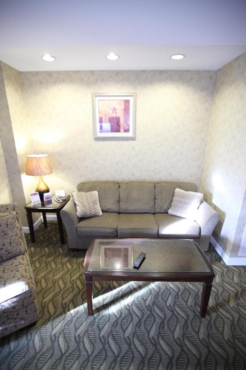 The Island House Hotel gallery photo in Port Clinton, OH — image 15