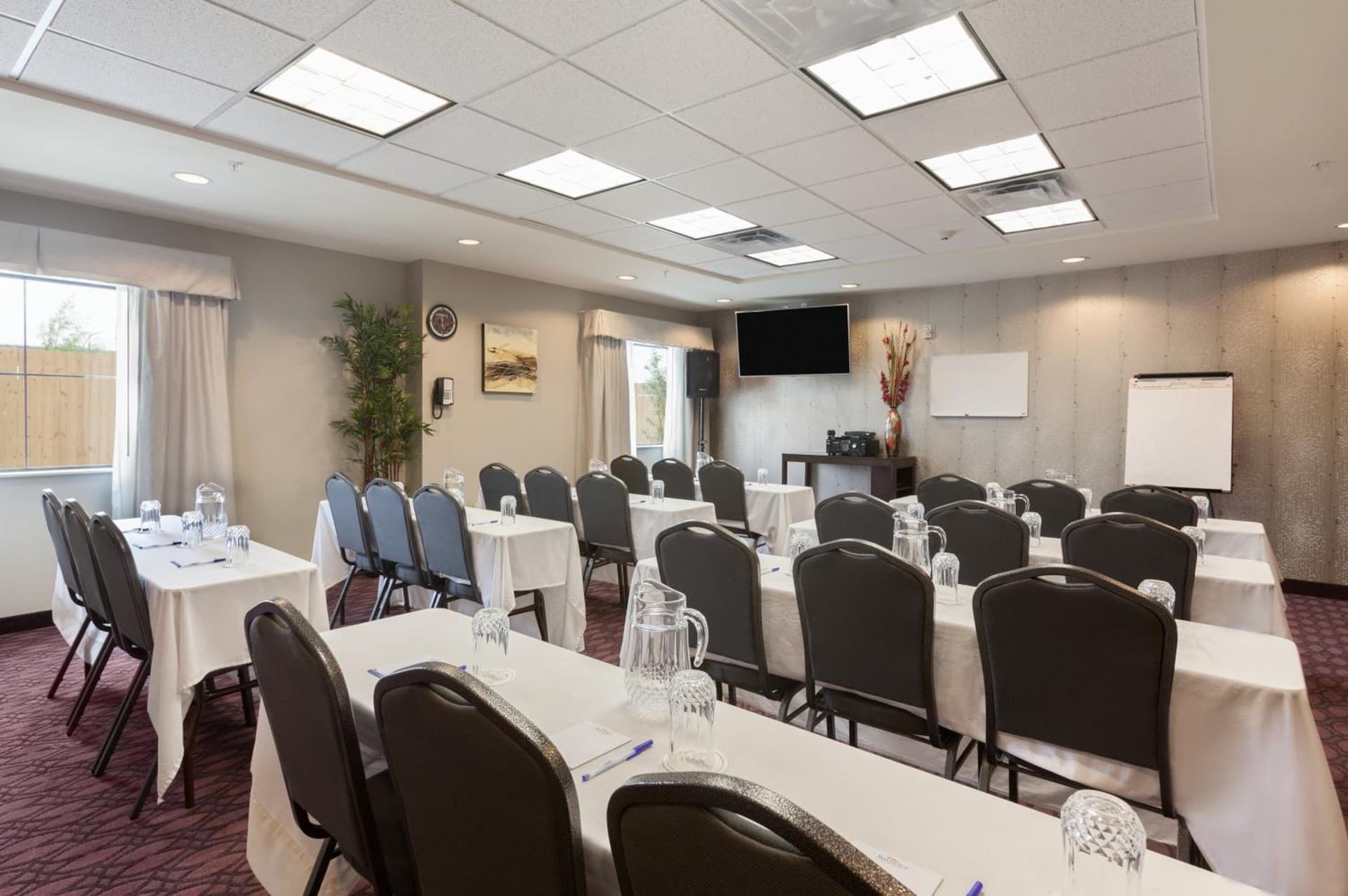 Baymont by Wyndham College Station gallery photo in College Station, TX — image 27