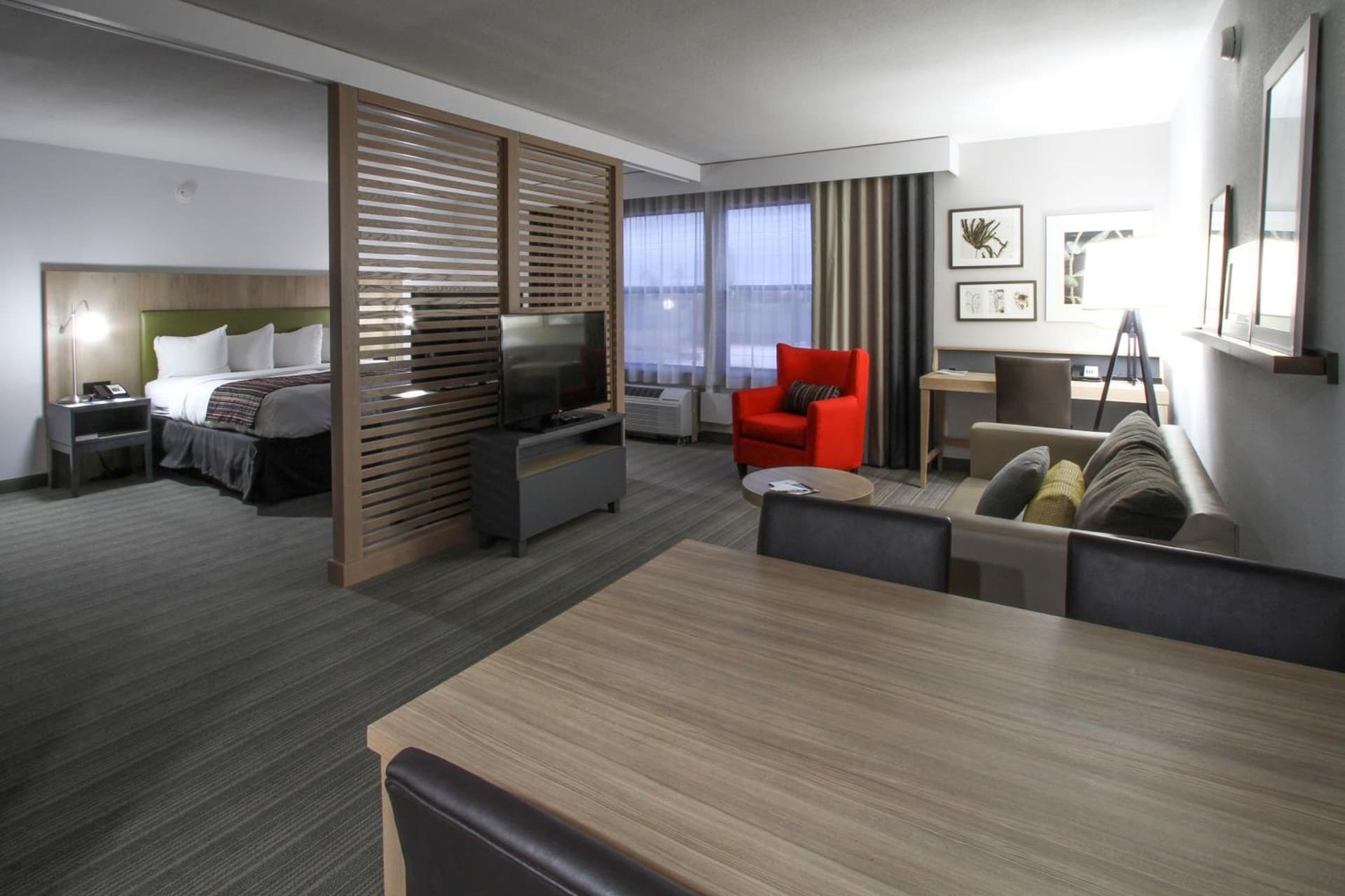 GreenTree Inn & Suites Phoenix Sky Harbor gallery photo in Phoenix, AZ — image 8