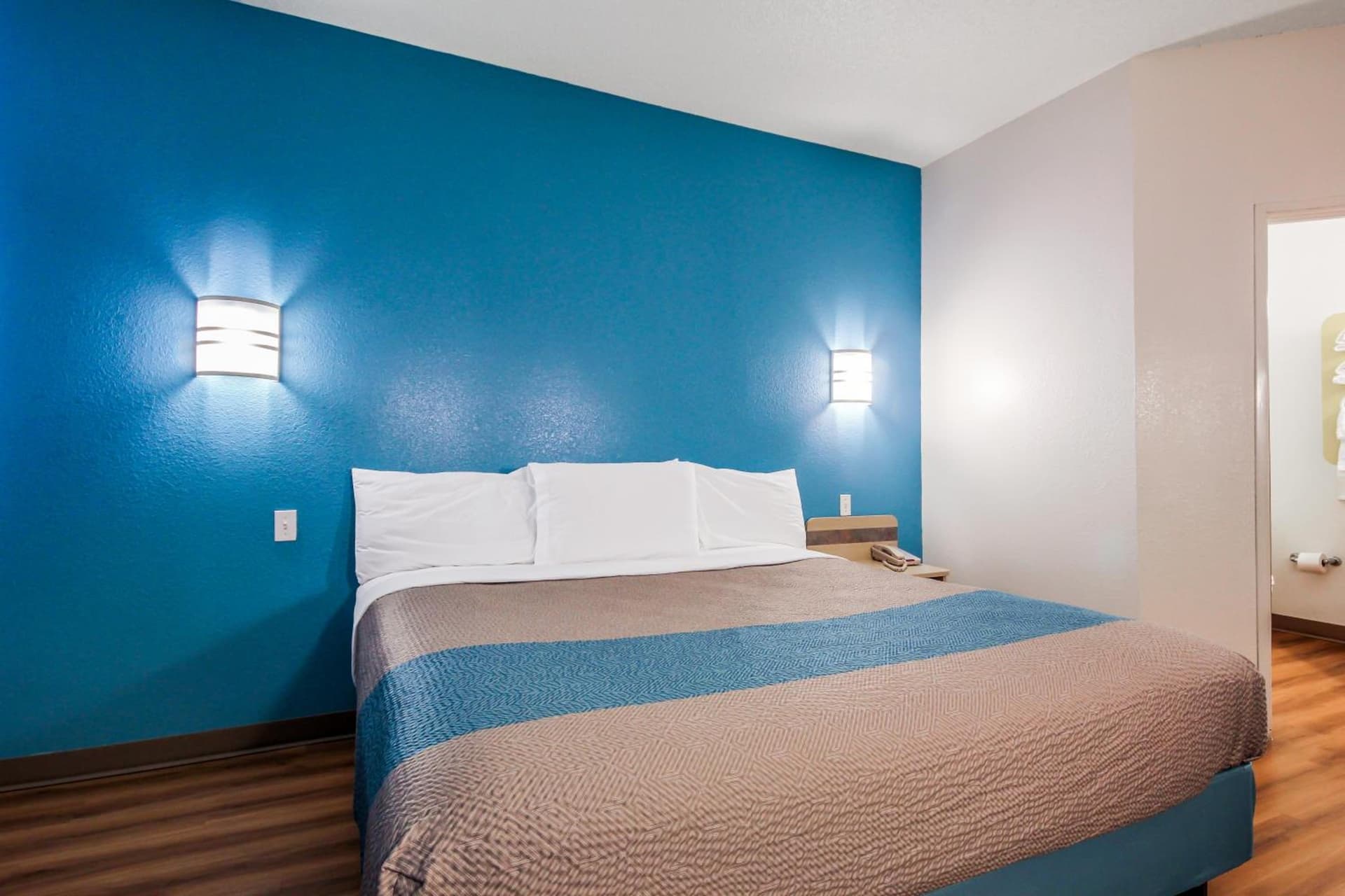 Motel 6 New Braunfels gallery photo in New Braunfels, TX — image 51