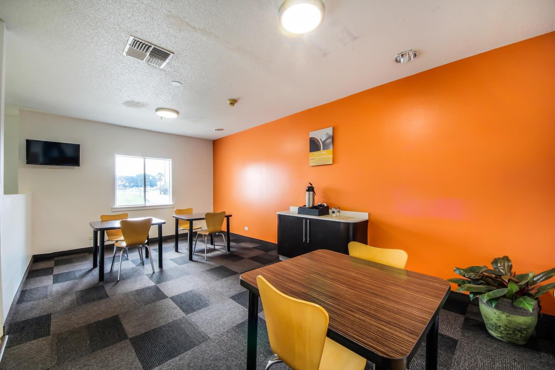 Motel 6 New Braunfels gallery photo in New Braunfels, TX — image 42