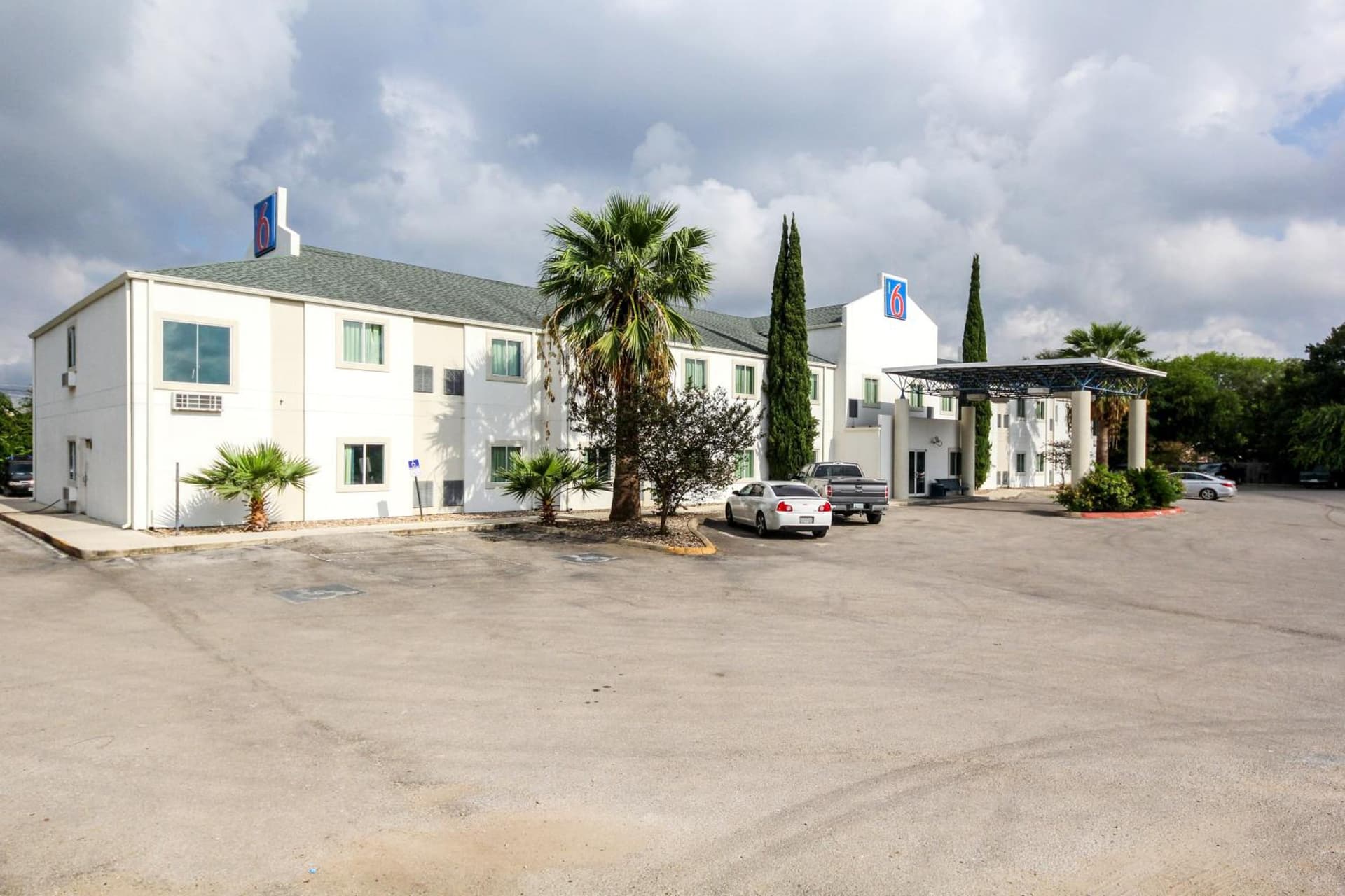 Motel 6 New Braunfels property views in New Braunfels, TX — gallery photo 3