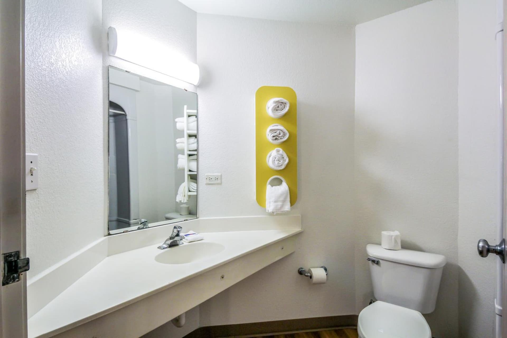 Motel 6 New Braunfels gallery photo in New Braunfels, TX — image 16