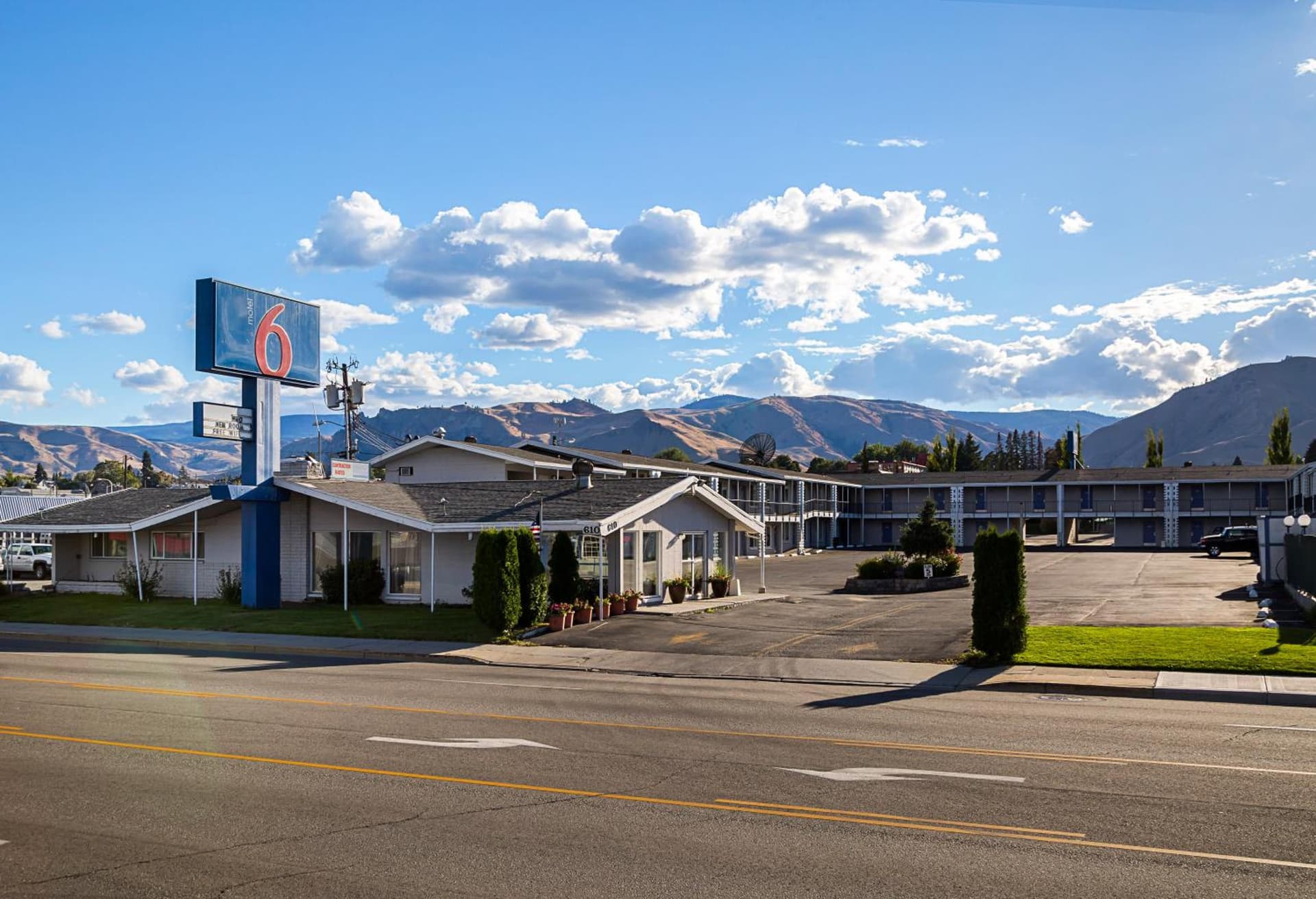 Motel 6-Wenatchee, WA interior in Wenatchee, WA — gallery photo 2