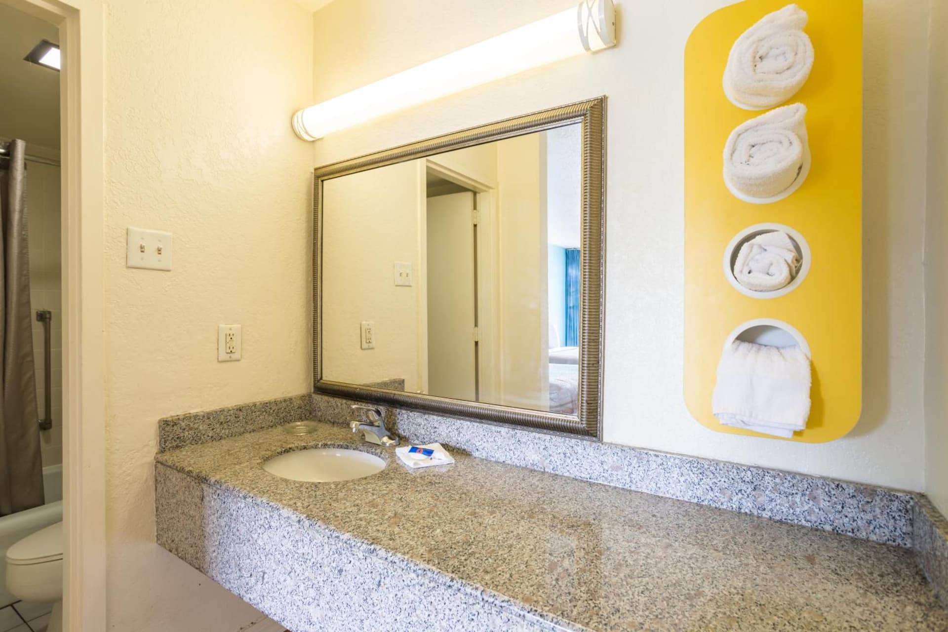 Motel 6-Spring Hill, FL - Weeki Wachee gallery photo in Weeki Wachee, FL — image 6