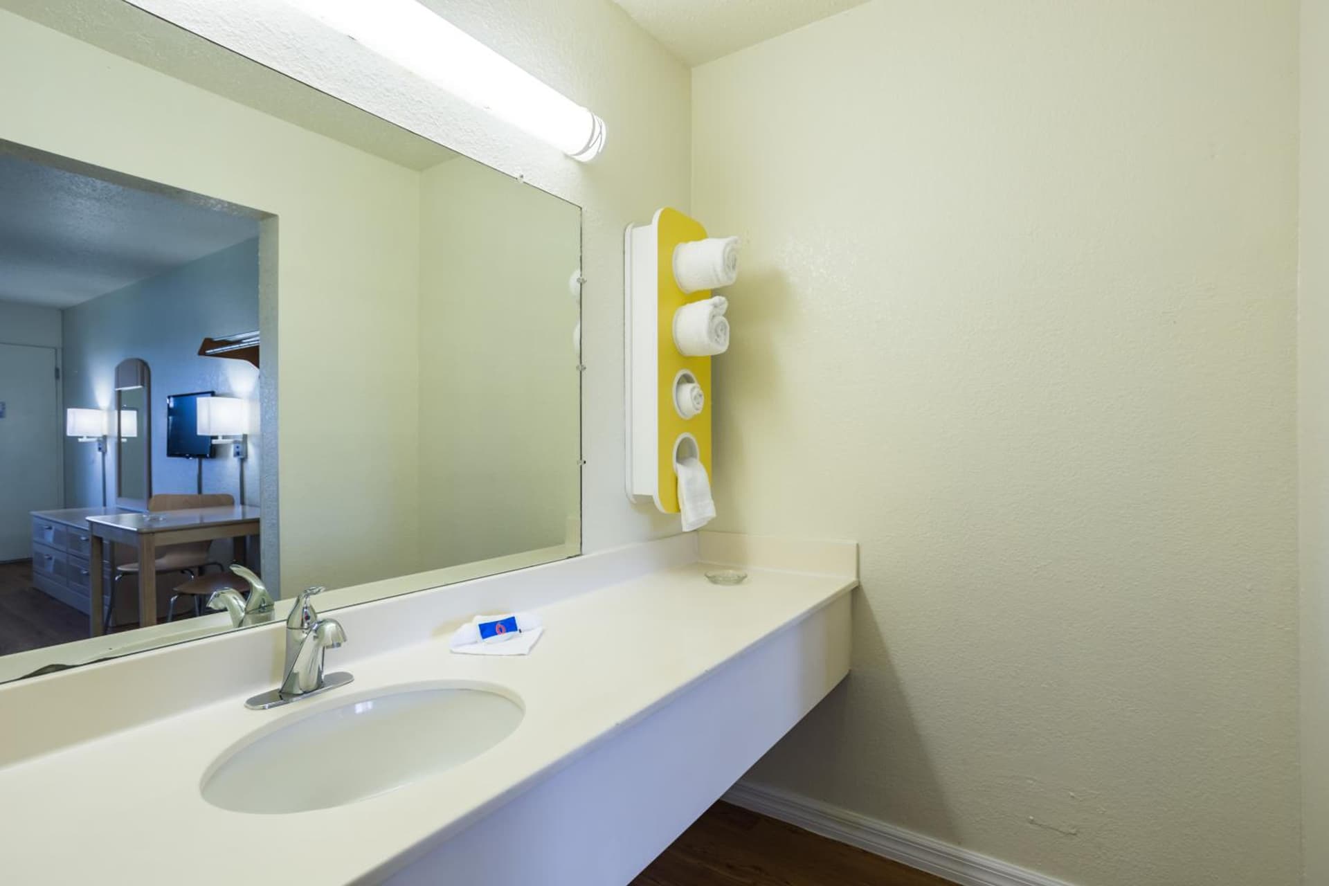 Motel 6-Spring Hill, FL - Weeki Wachee gallery photo in Weeki Wachee, FL — image 4