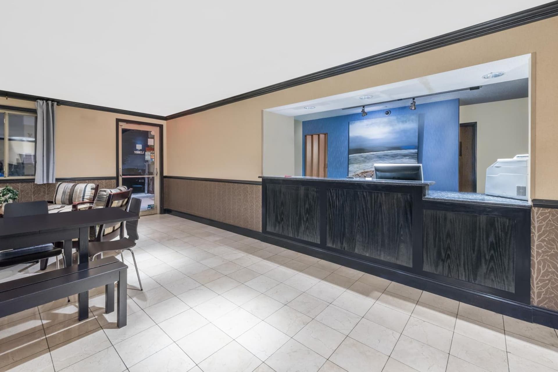 Super 8 by Wyndham Hanover interior in Hanover, PA — gallery photo 2