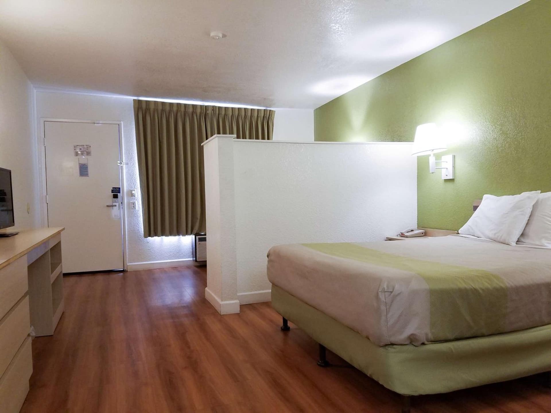 Motel 6 Hemet gallery photo in Hemet, CA — image 9