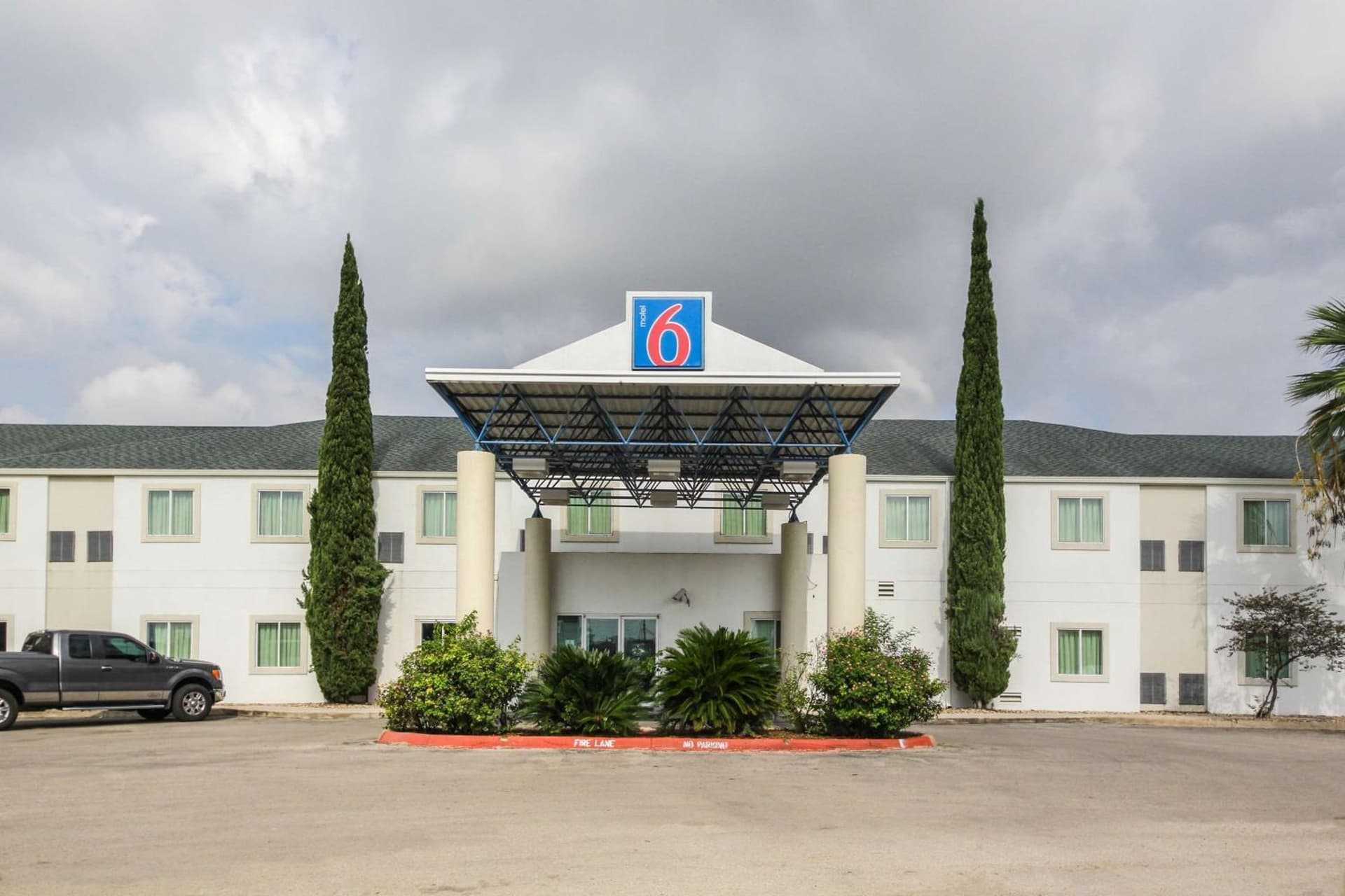 Motel 6 New Braunfels exterior or lobby in New Braunfels, TX — main listing photo