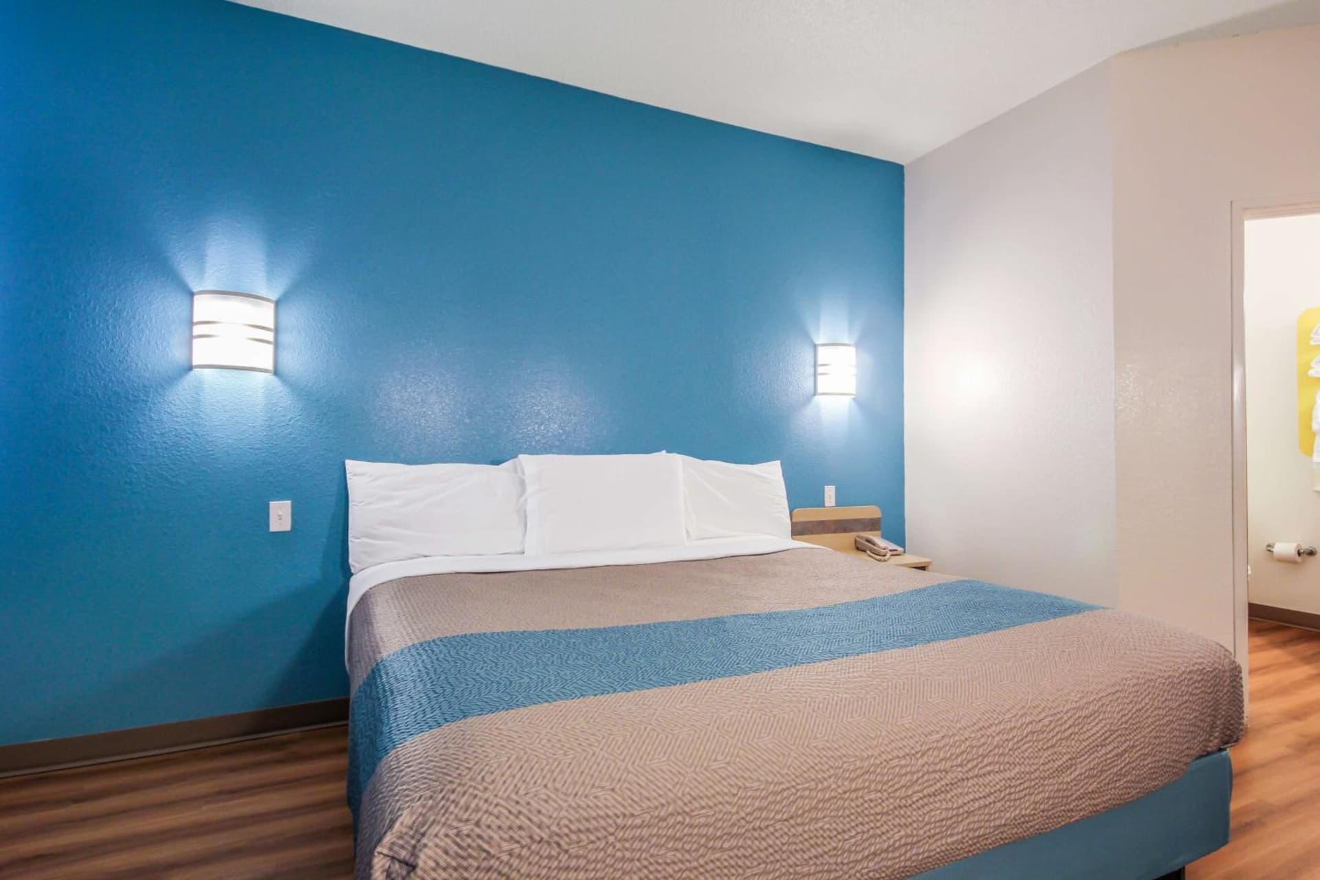 Motel 6 New Braunfels gallery photo in New Braunfels, TX — image 5