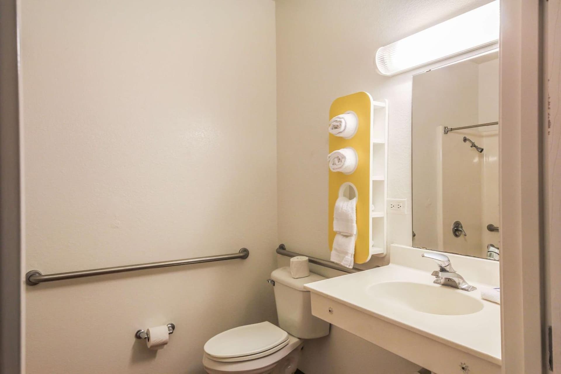 Motel 6 New Braunfels gallery photo in New Braunfels, TX — image 7