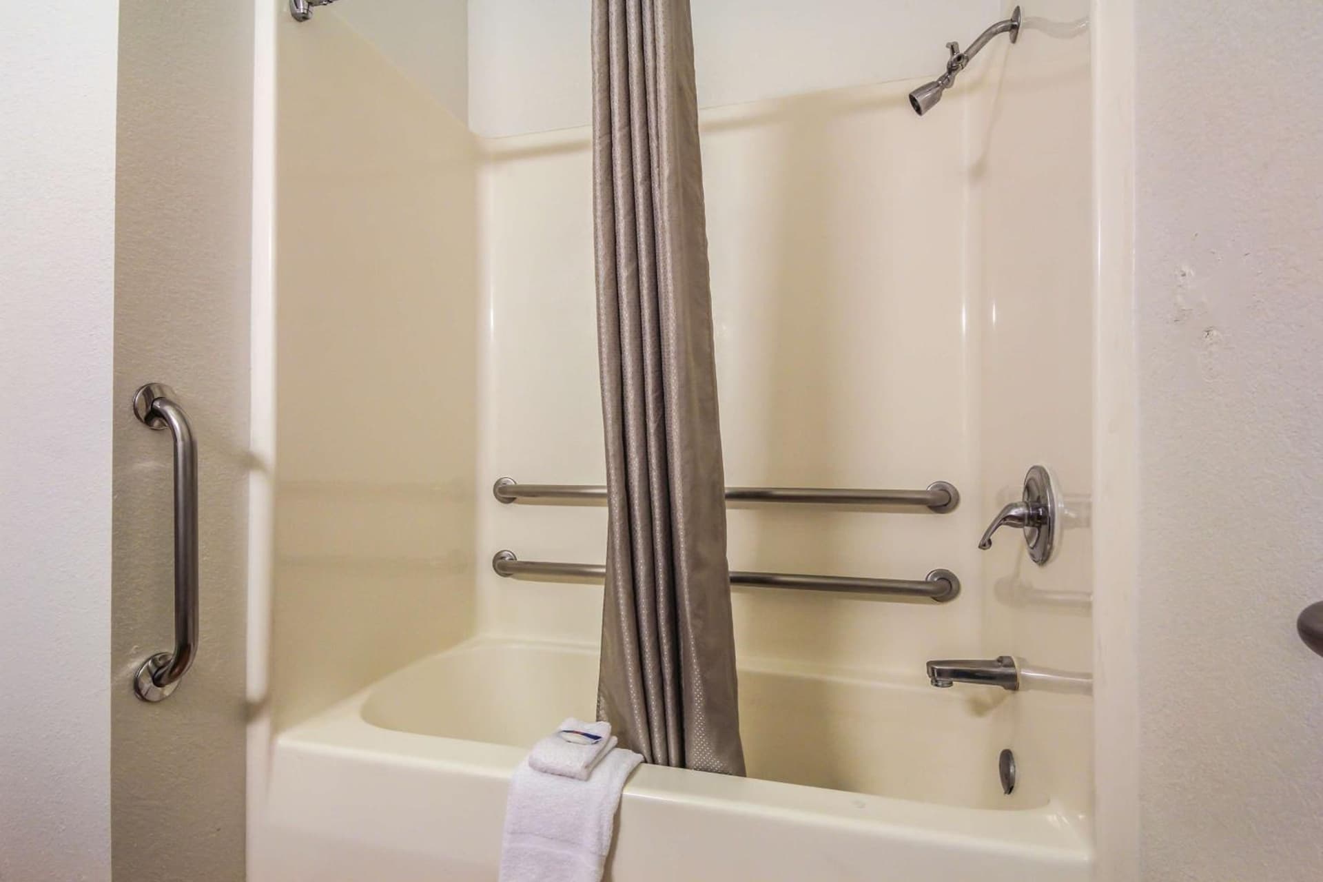 Motel 6 New Braunfels gallery photo in New Braunfels, TX — image 28