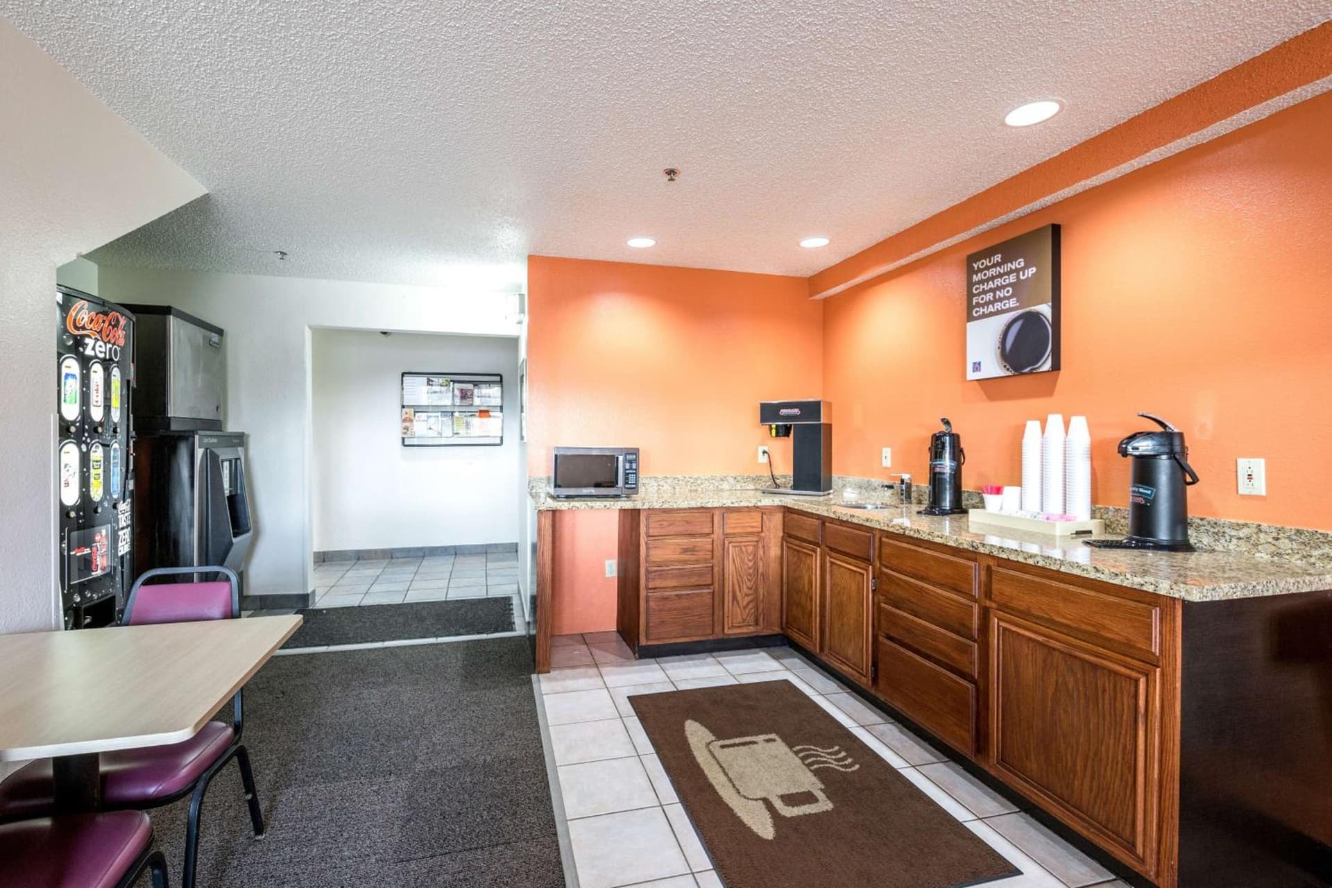 Motel 6-Waterloo, IA interior in Waterloo, IA — gallery photo 2
