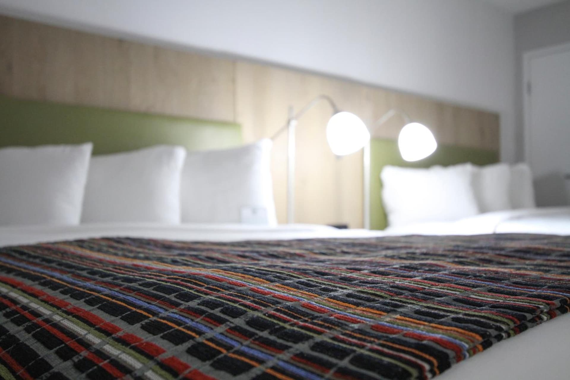 GreenTree Inn & Suites Phoenix Sky Harbor gallery photo in Phoenix, AZ — image 4