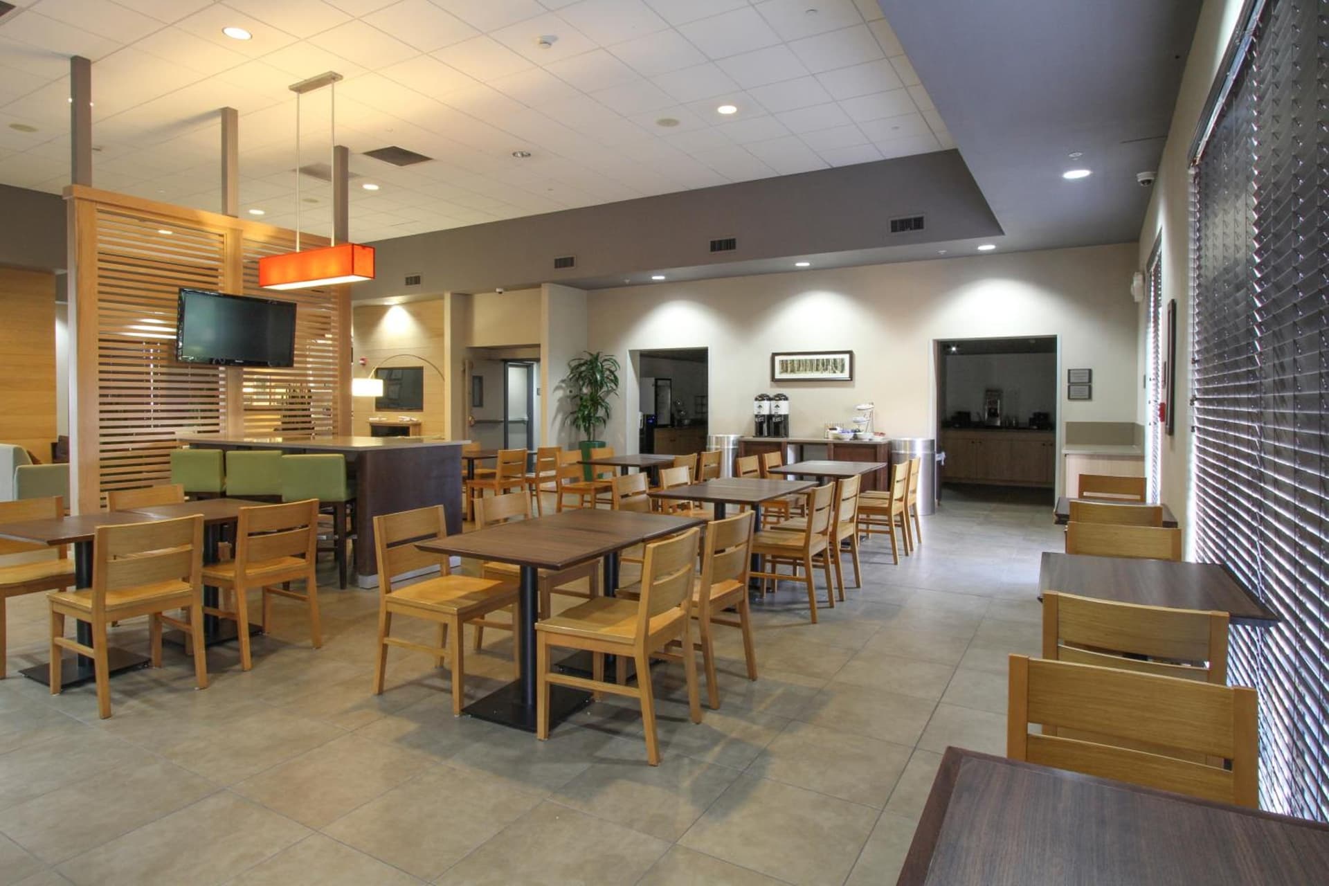 GreenTree Inn & Suites Phoenix Sky Harbor gallery photo in Phoenix, AZ — image 6
