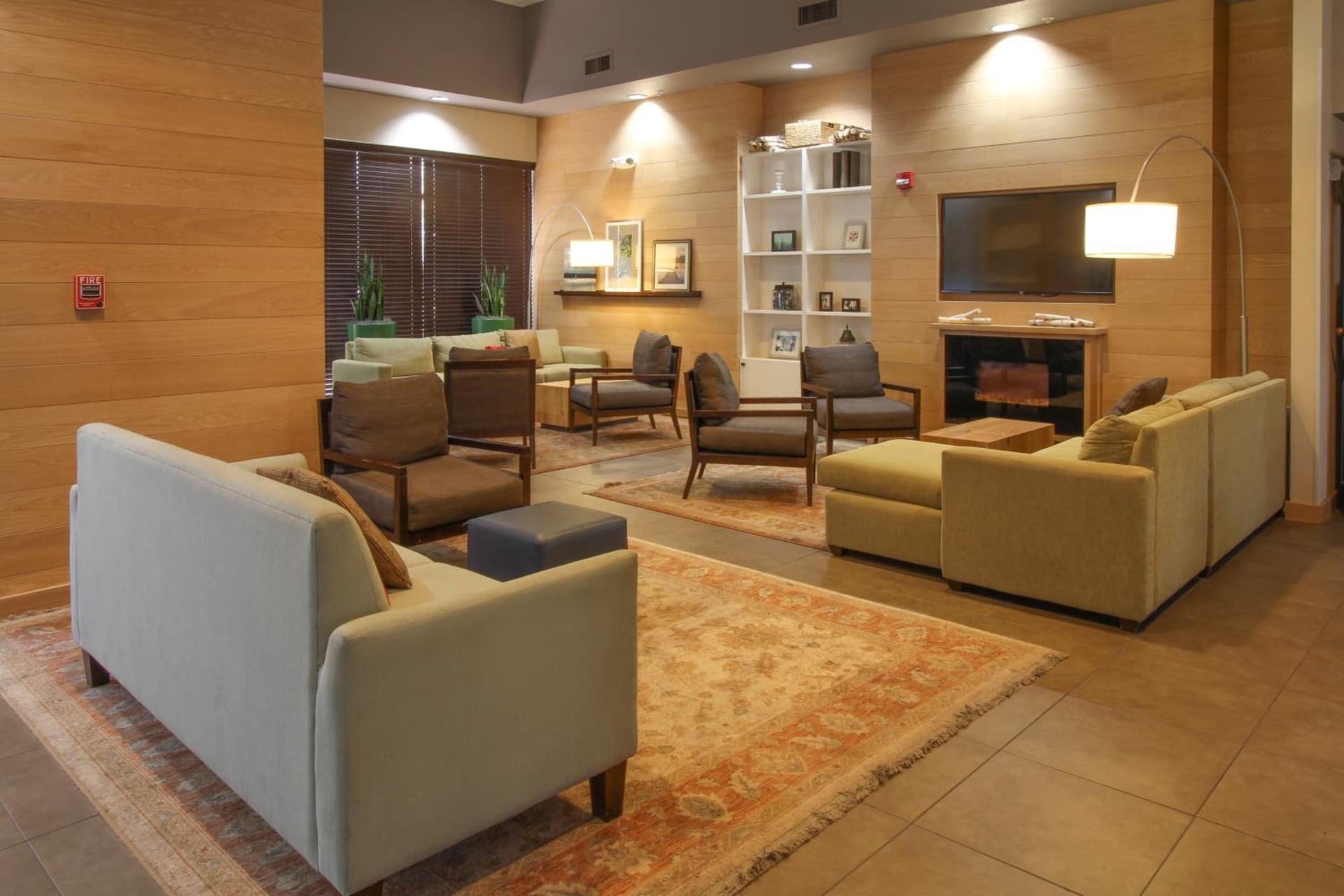 GreenTree Inn & Suites Phoenix Sky Harbor gallery photo in Phoenix, AZ — image 17