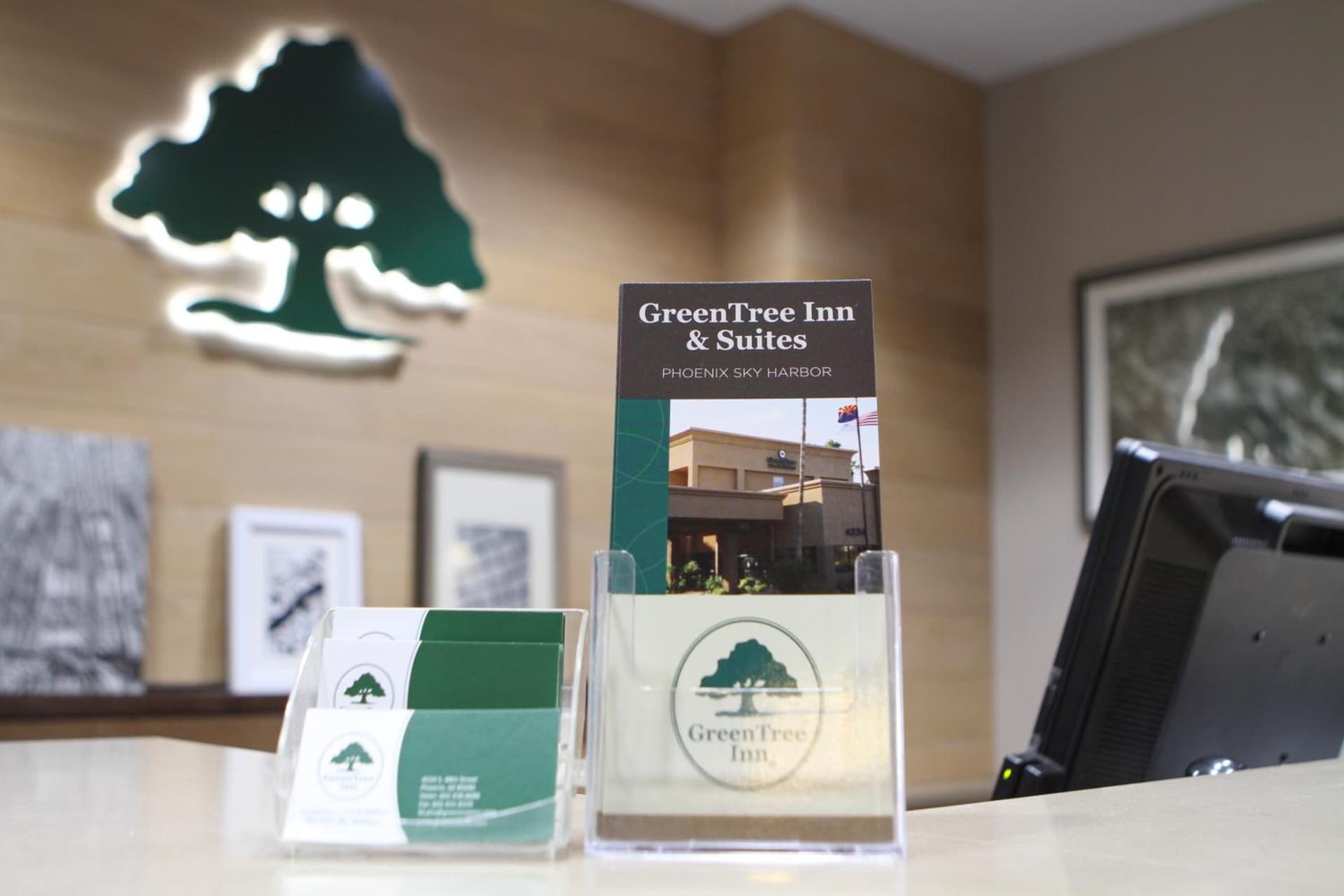 GreenTree Inn & Suites Phoenix Sky Harbor gallery photo in Phoenix, AZ — image 16