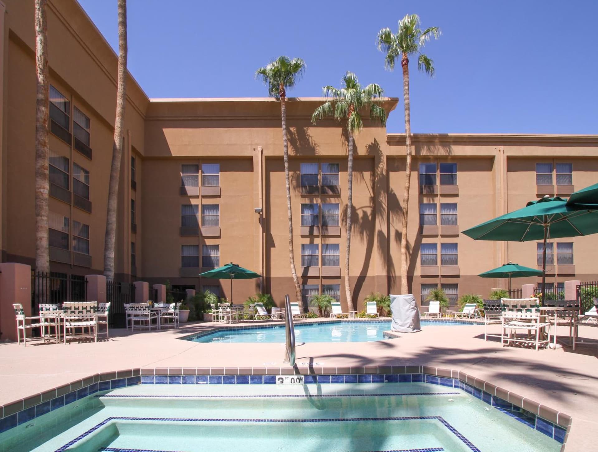 GreenTree Inn & Suites Phoenix Sky Harbor property views in Phoenix, AZ — gallery photo 3