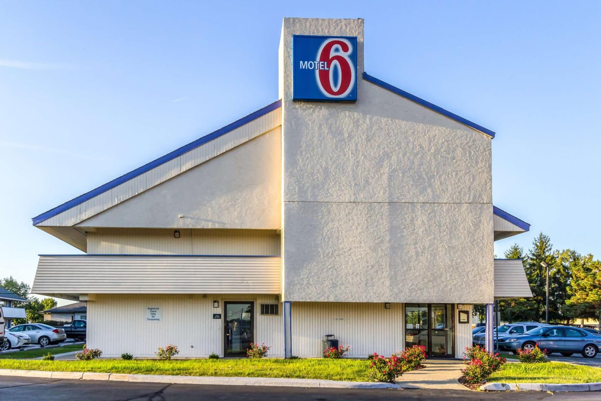 Motel 6-Grove City, OH featured exterior or lobby in Grove City, OH — similar hotel