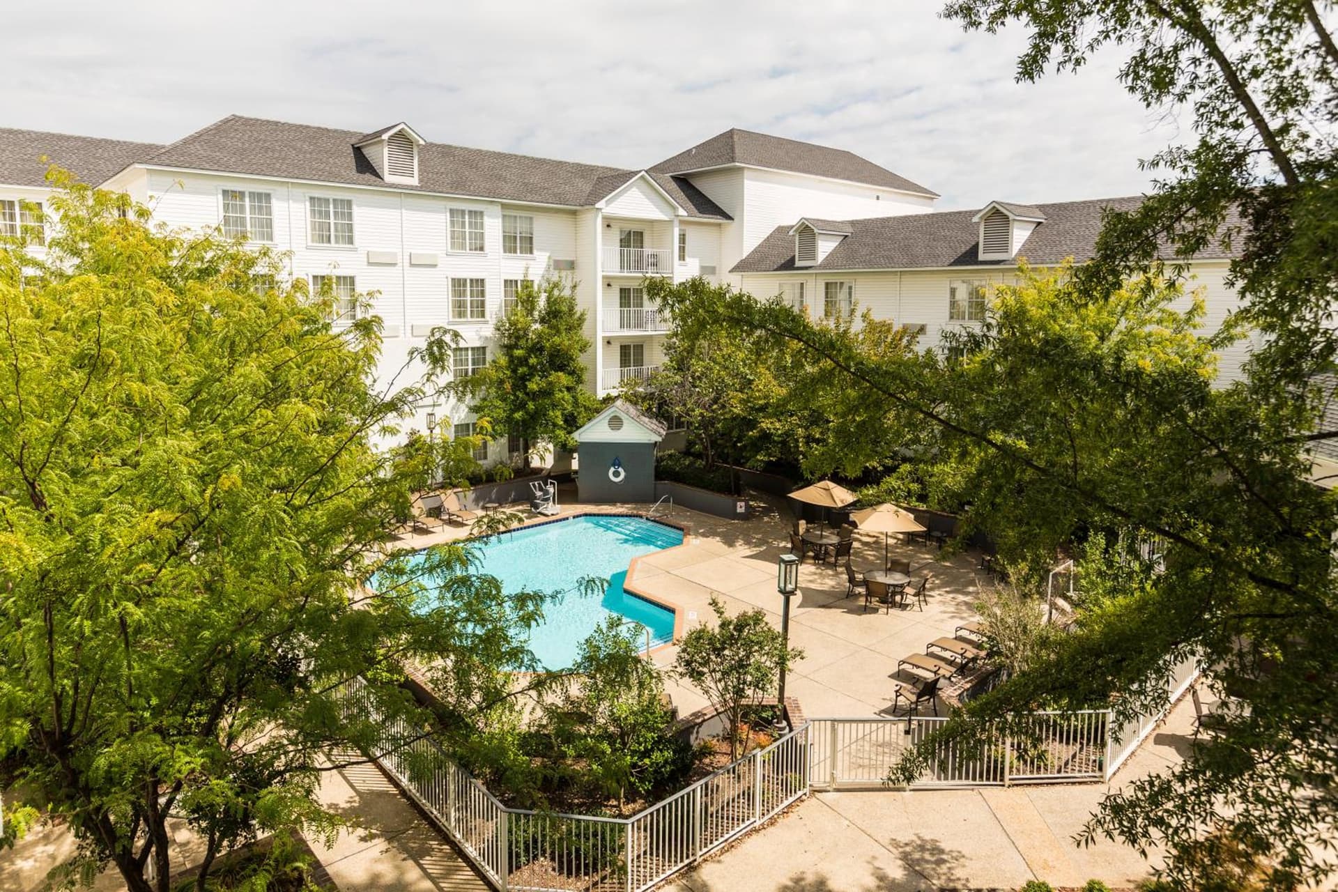 DoubleTree by Hilton Raleigh Durham Airport at Research Triangle Park interior in Durham, NC — gallery photo 2